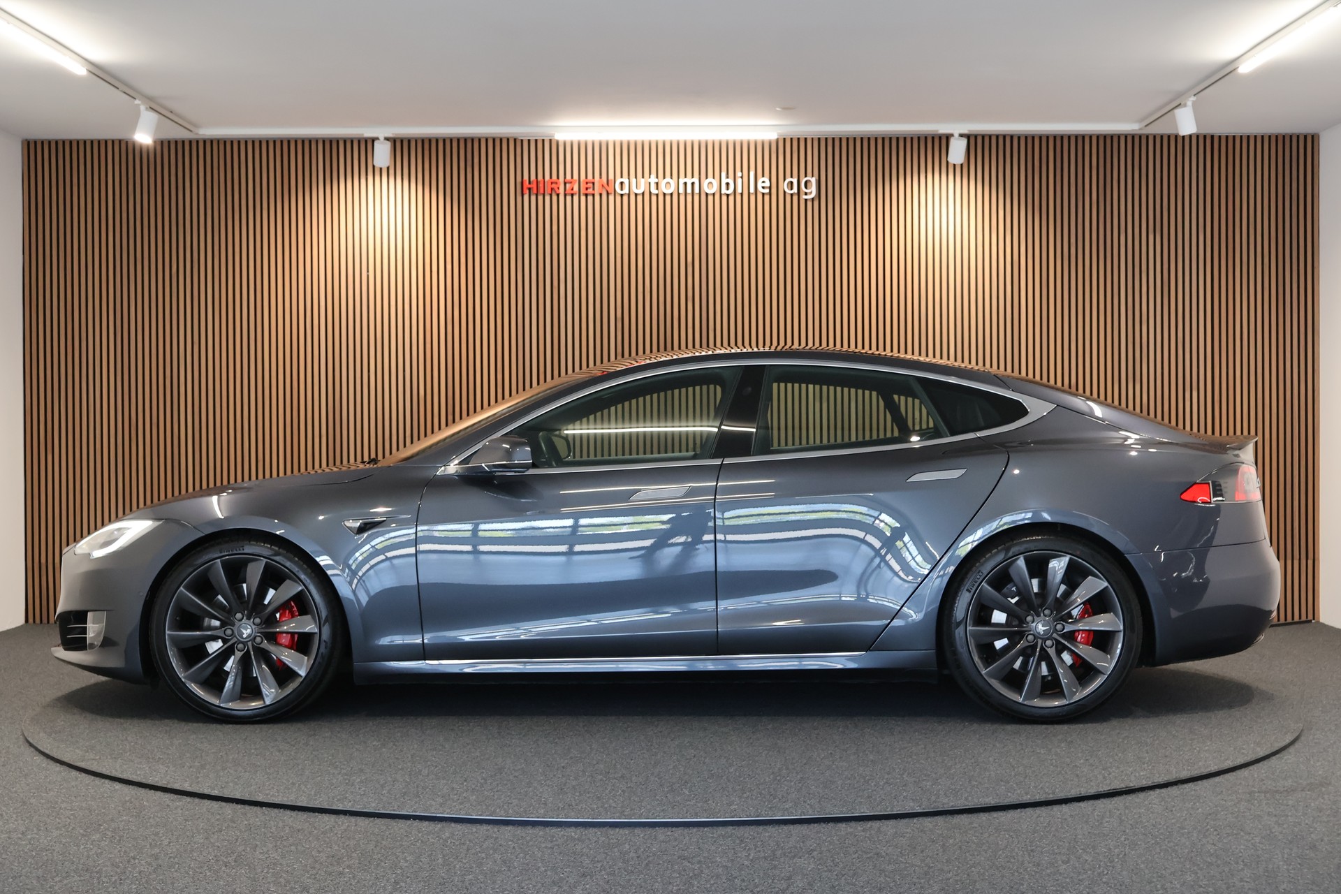 TESLA Model S 100 D Performance-showroom-element-1