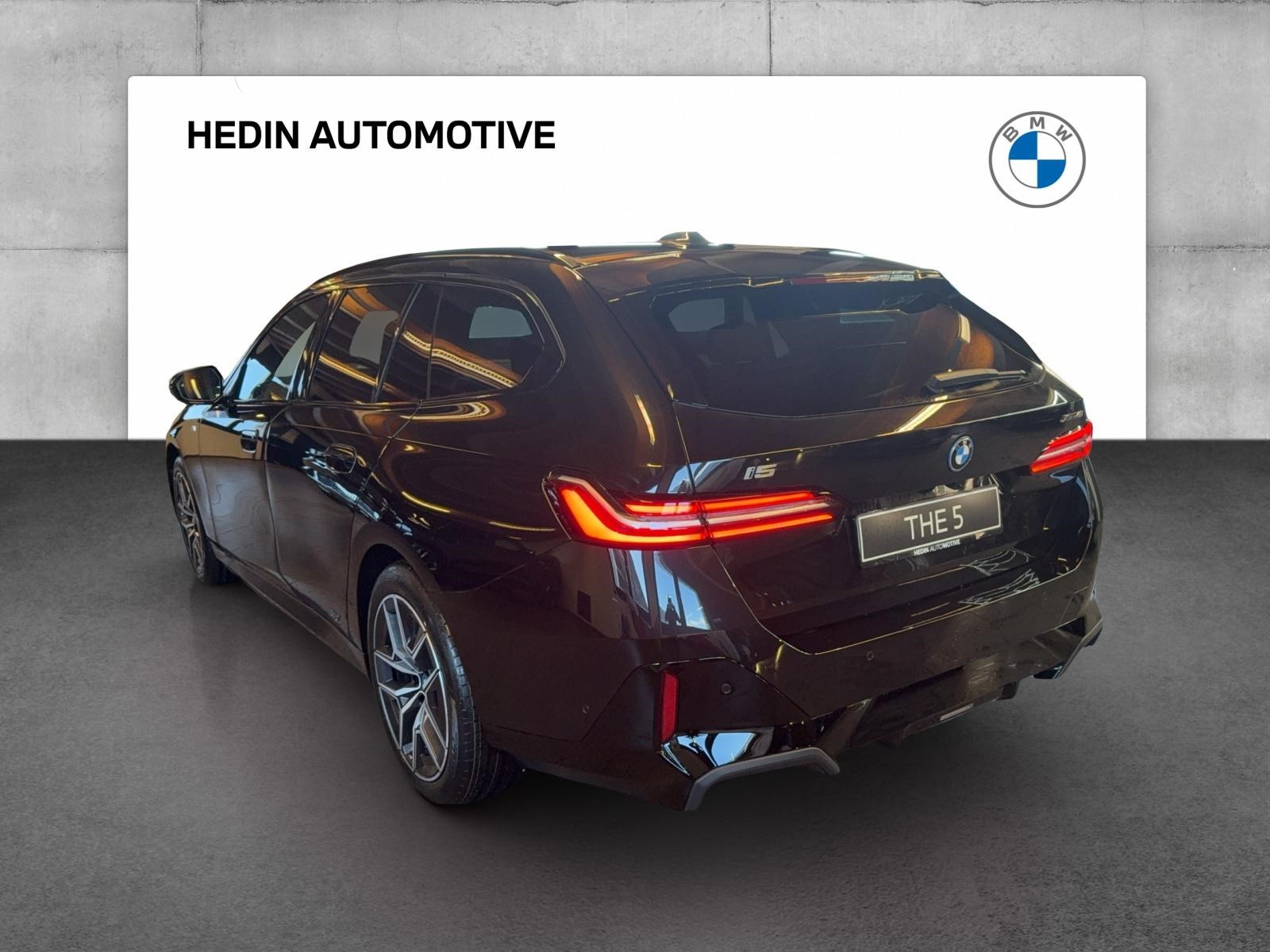 BMW i5 xDrive40 Touring-showroom-element-3