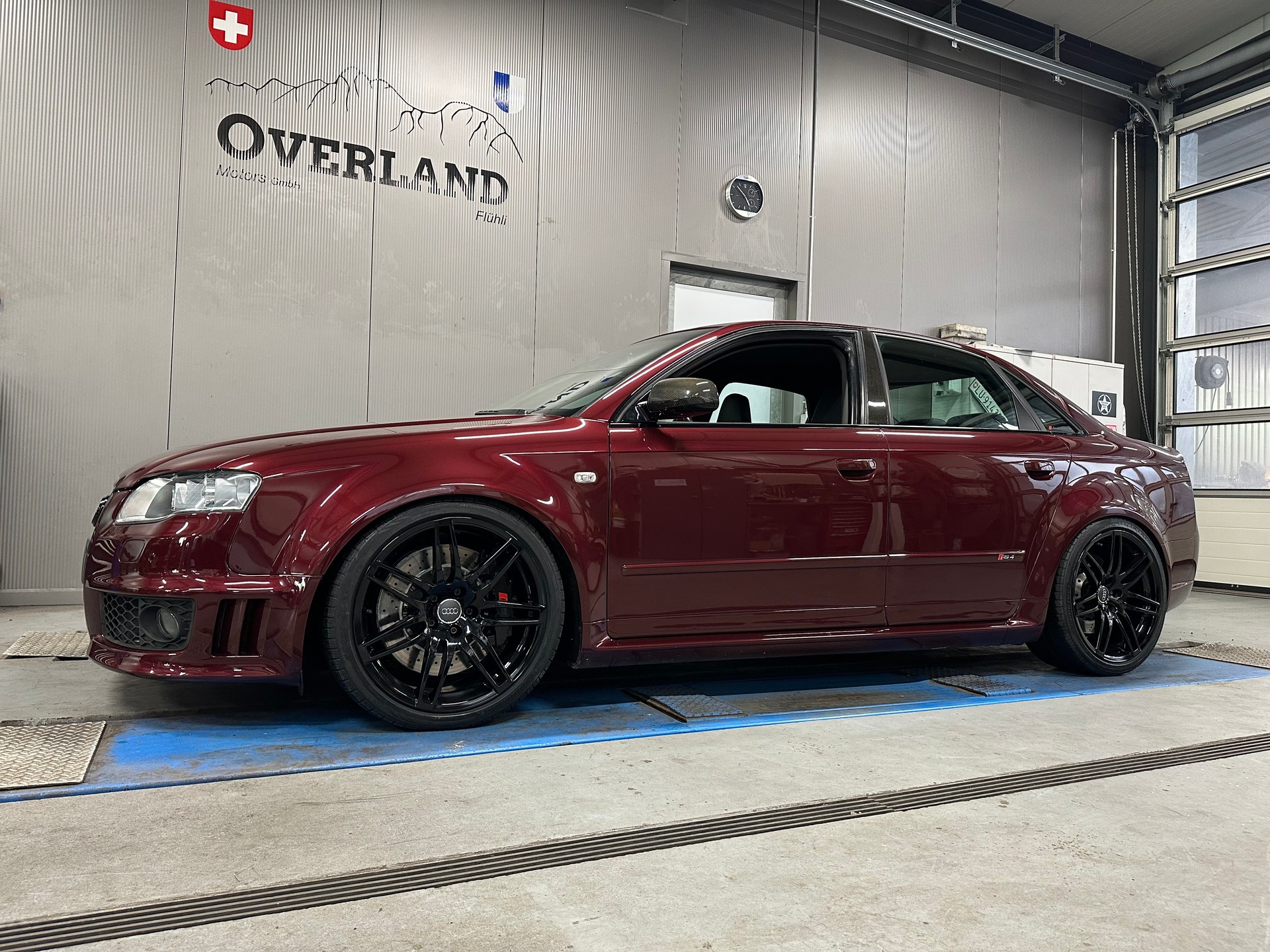 AUDI RS4 4.2 V8 quattro-showroom-element-1