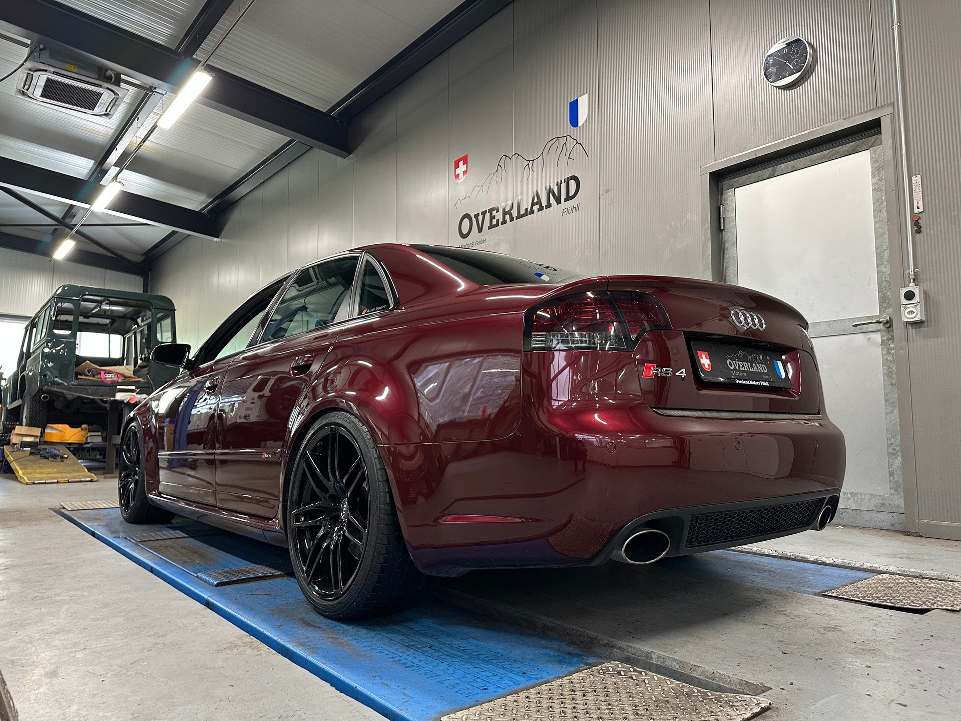 AUDI RS4 4.2 V8 quattro-showroom-element-3