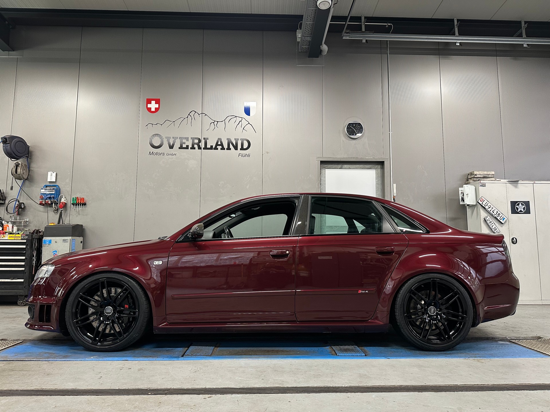 AUDI RS4 4.2 V8 quattro-showroom-element-2