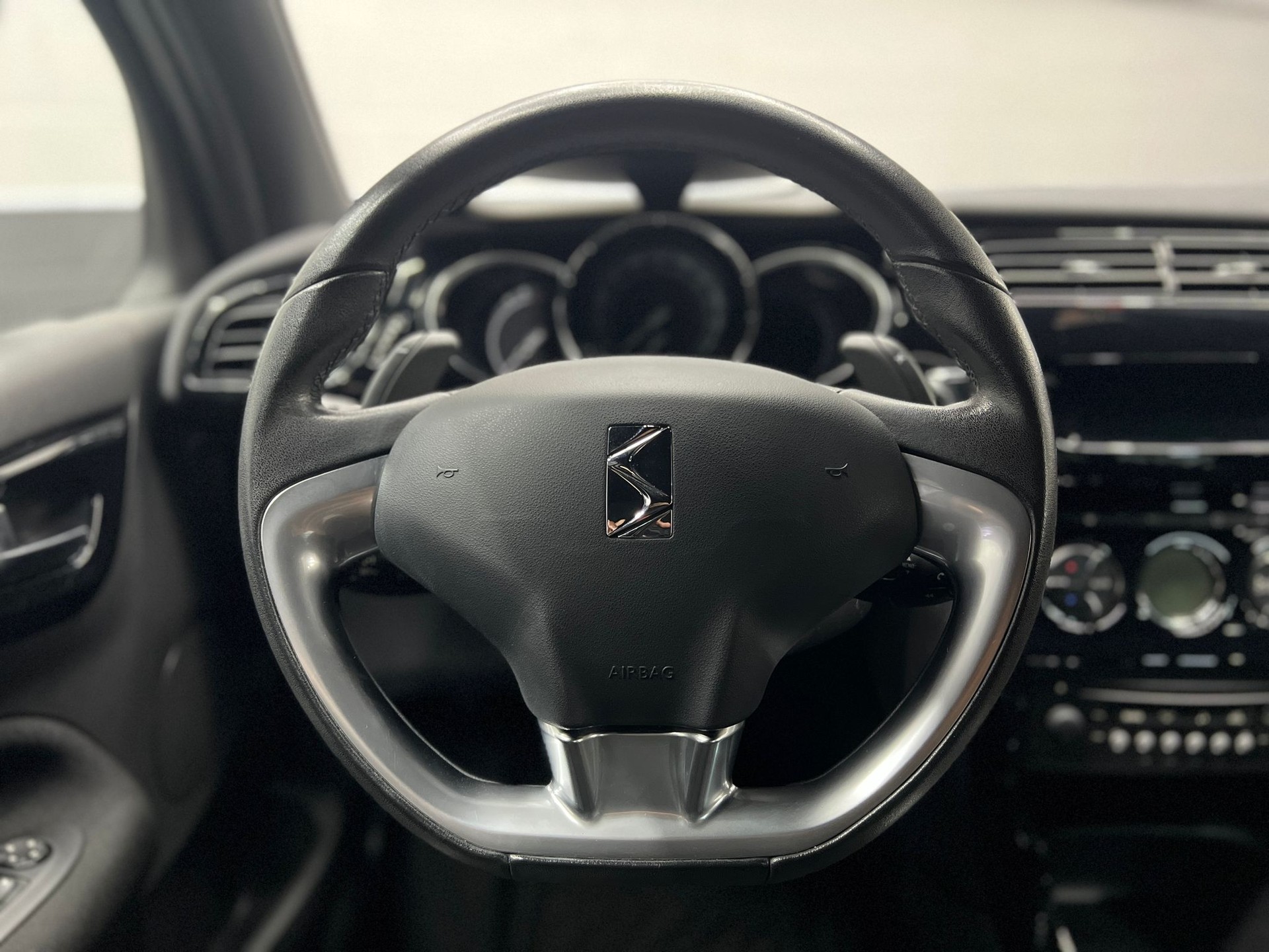 DS AUTOMOBILES DS3 1.2 VTi Eye Tech ETG5-image-16