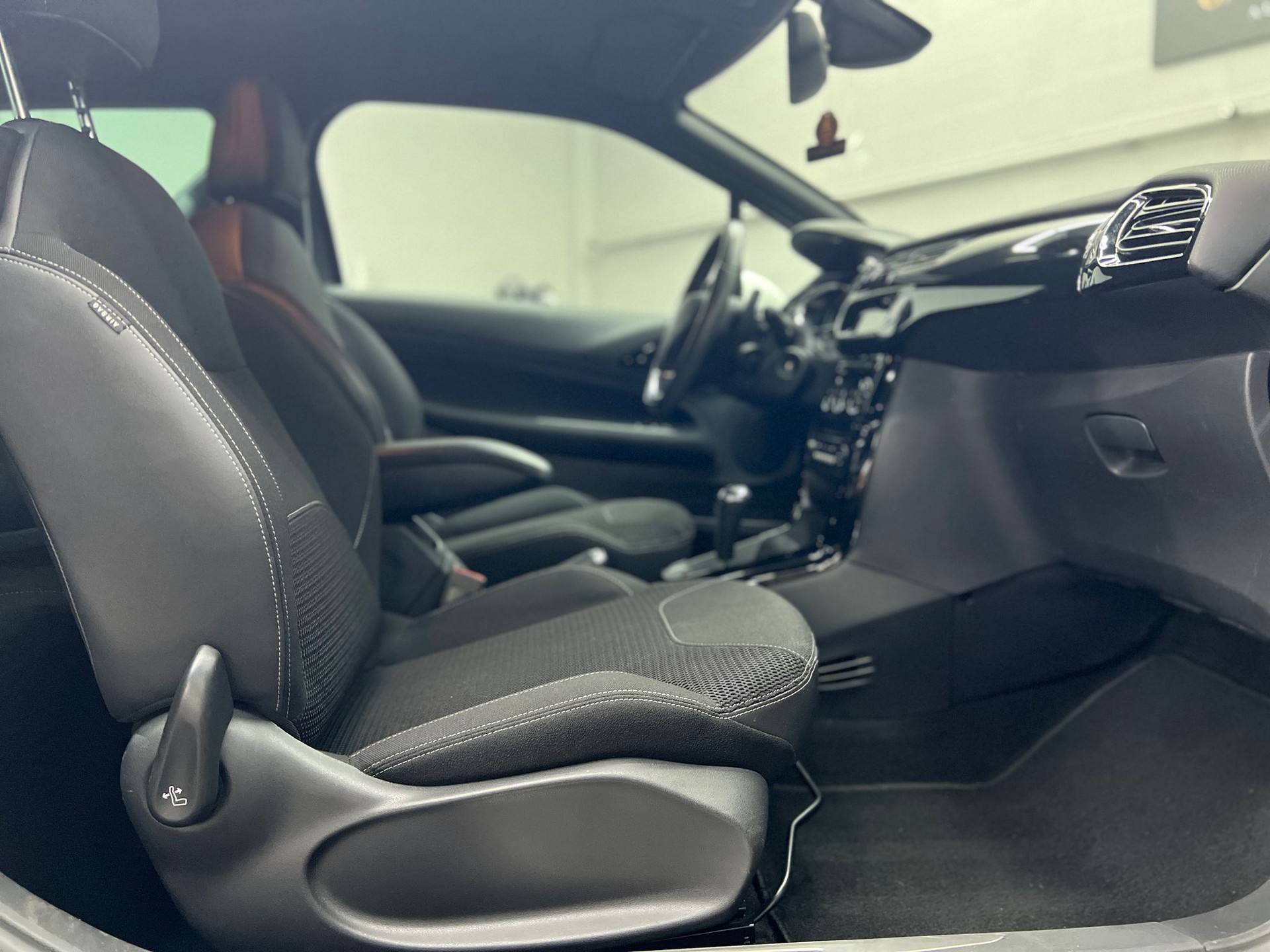 DS AUTOMOBILES DS3 1.2 VTi Eye Tech ETG5-image-19