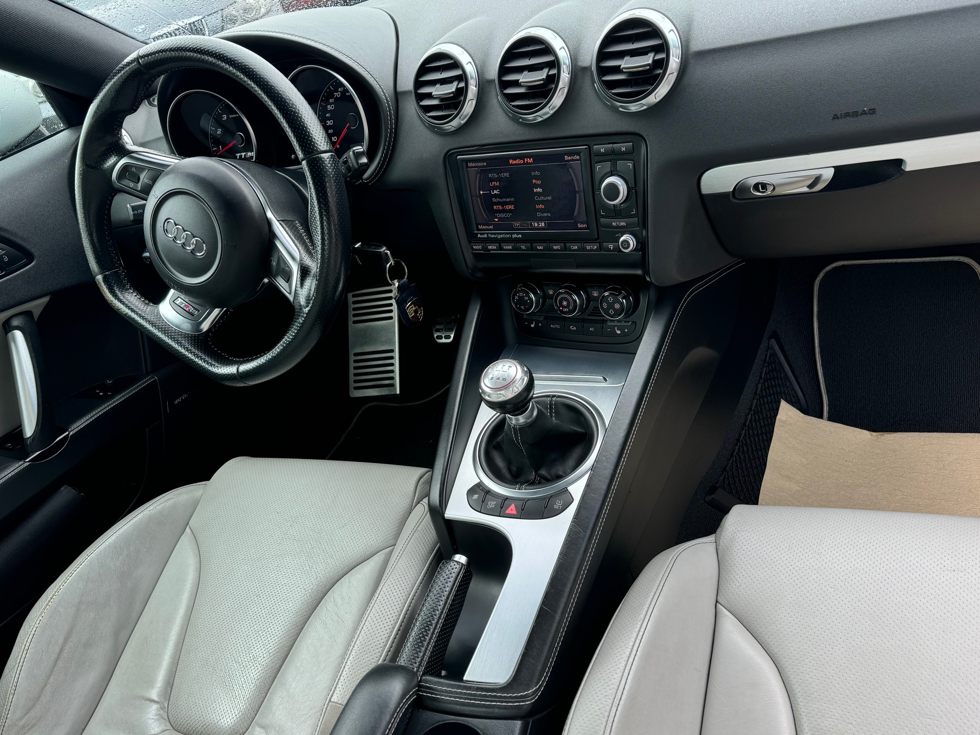 AUDI TT RS Coupé 2.5 TFSI quattro-image-1