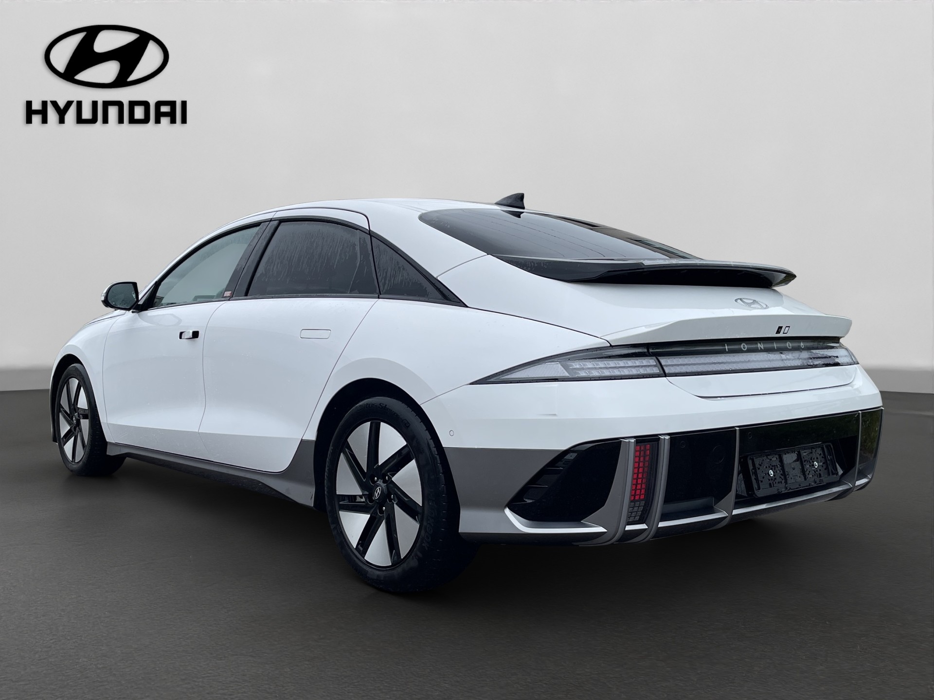 HYUNDAI Ioniq 6 77kWh Launch Edition 2WD-showroom-element-3