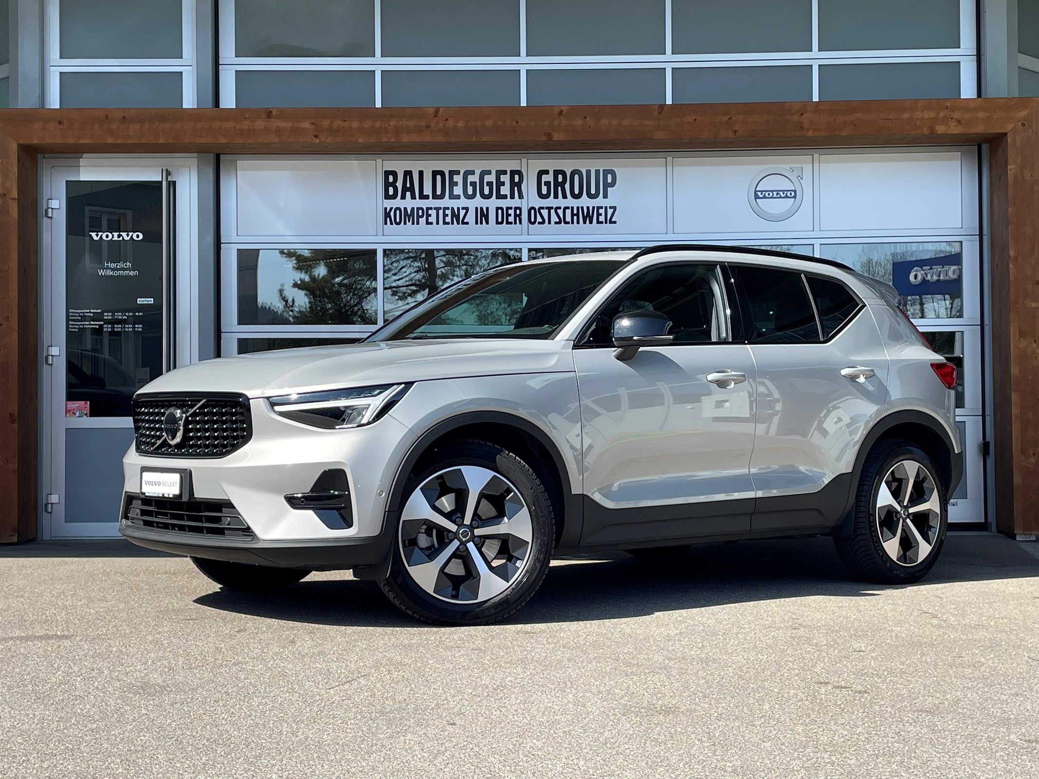 VOLVO XC40 2.0 (SUV / Geländewagen) Volvo VOLVO XC40 2.0 (SUV / Geländewagen)