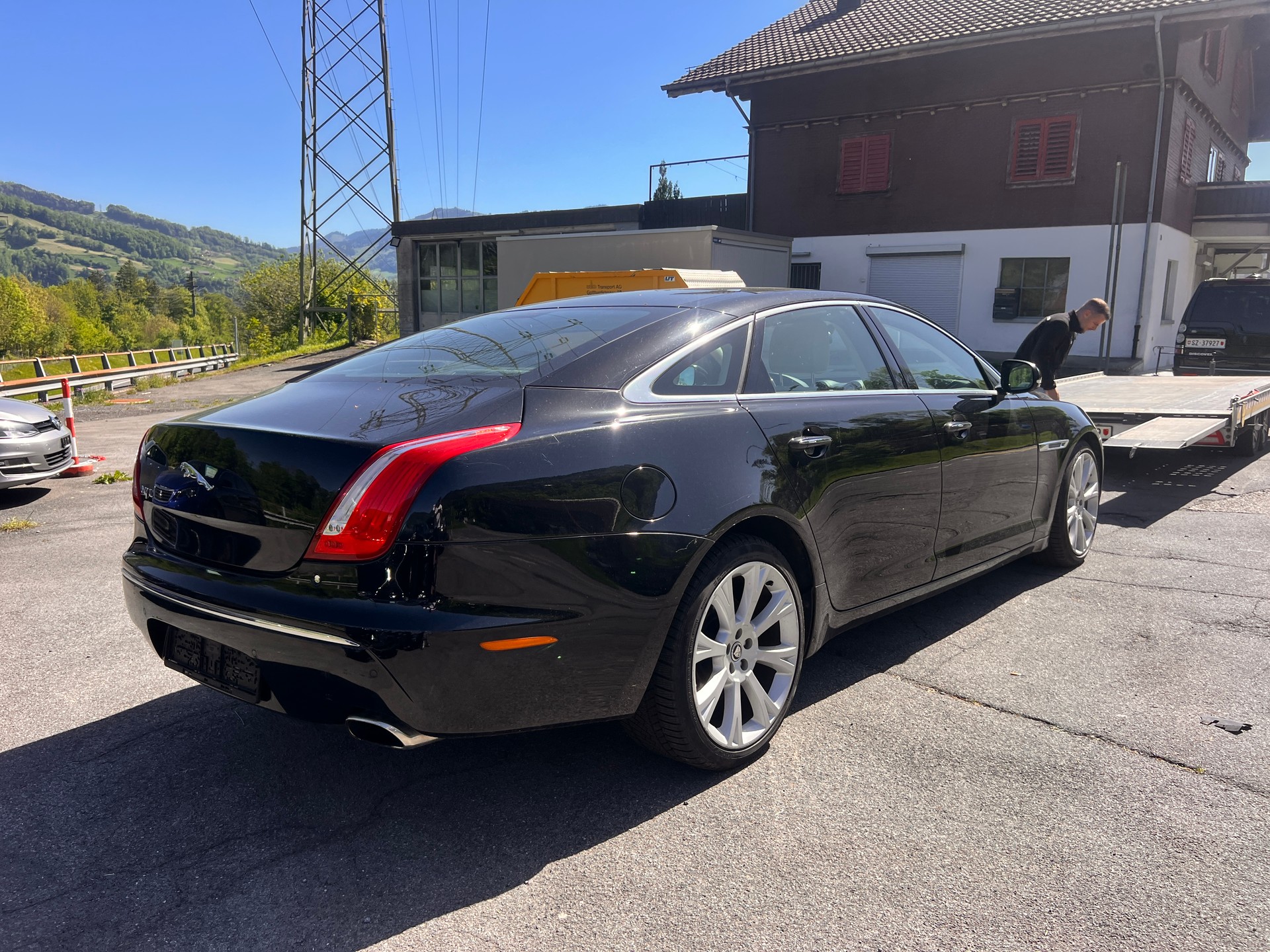 JAGUAR XJ LWB 5.0 V8 Portfolio Automatic-showroom-element-3