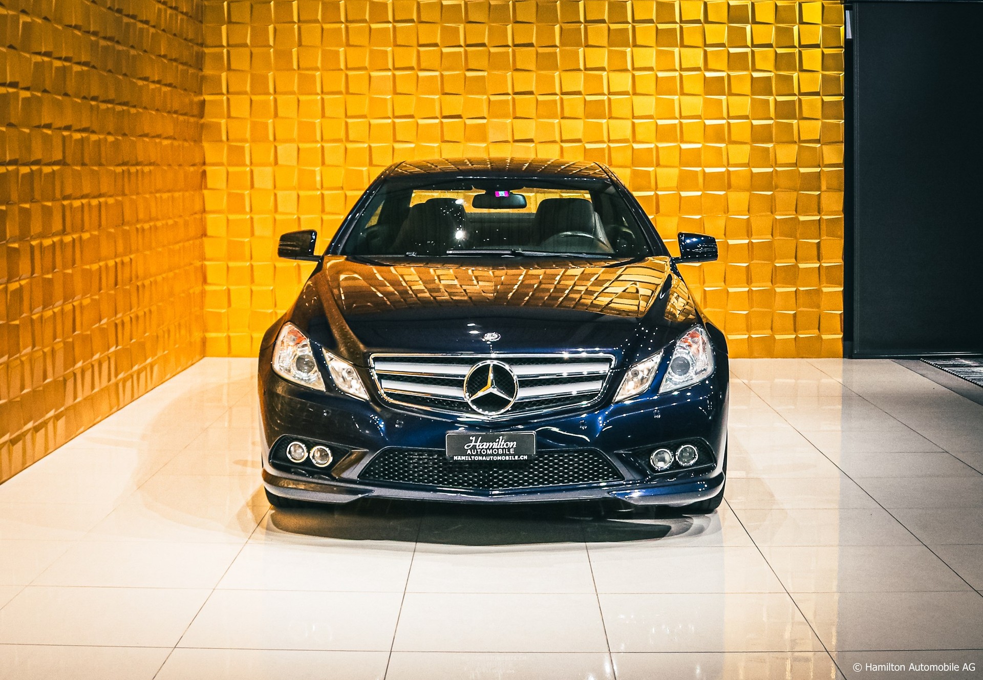MERCEDES-BENZ E 250 CGI BlueEfficiency Automatic-showroom-element-2