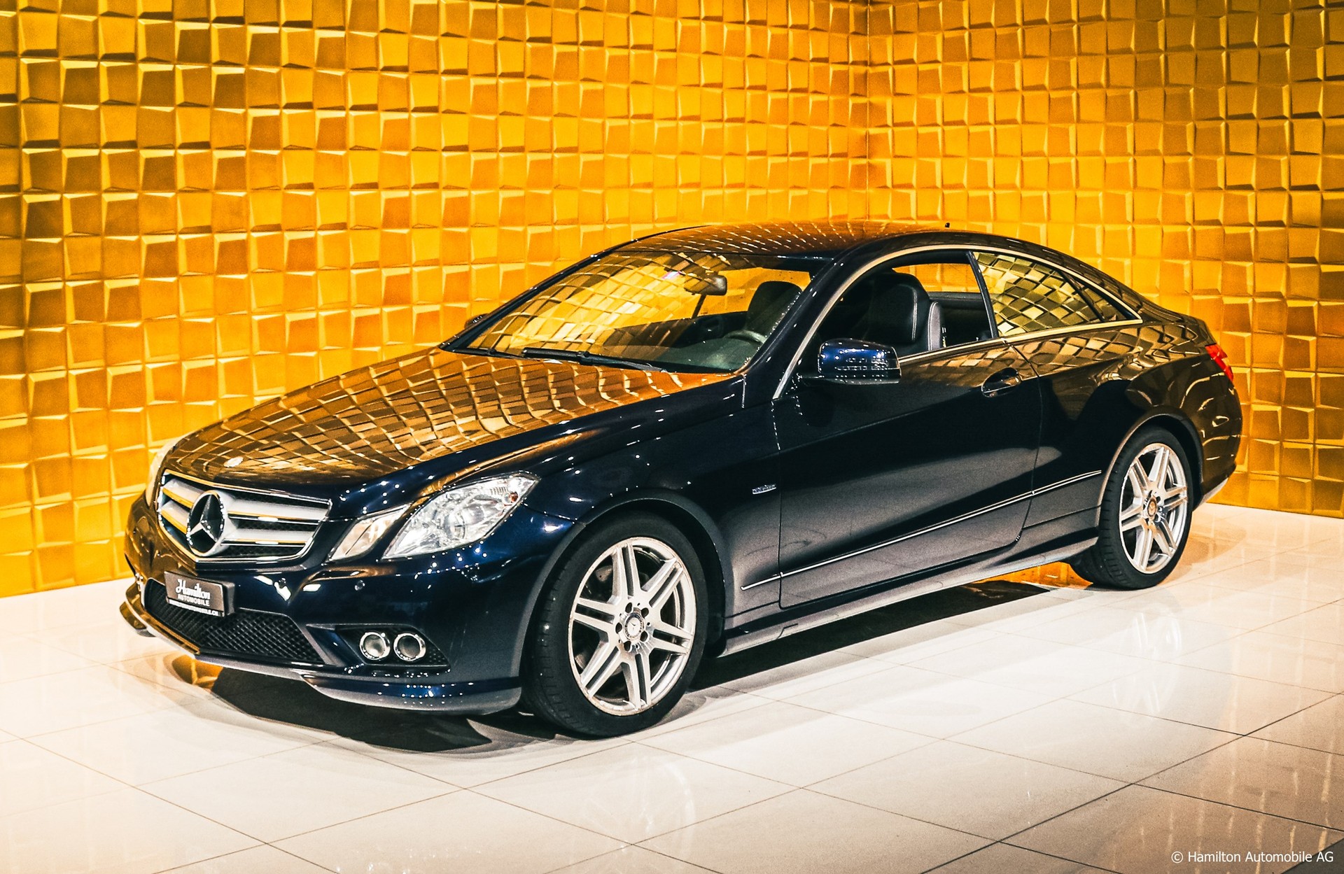 MERCEDES-BENZ E 250 CGI BlueEfficiency Automatic-showroom-element-3
