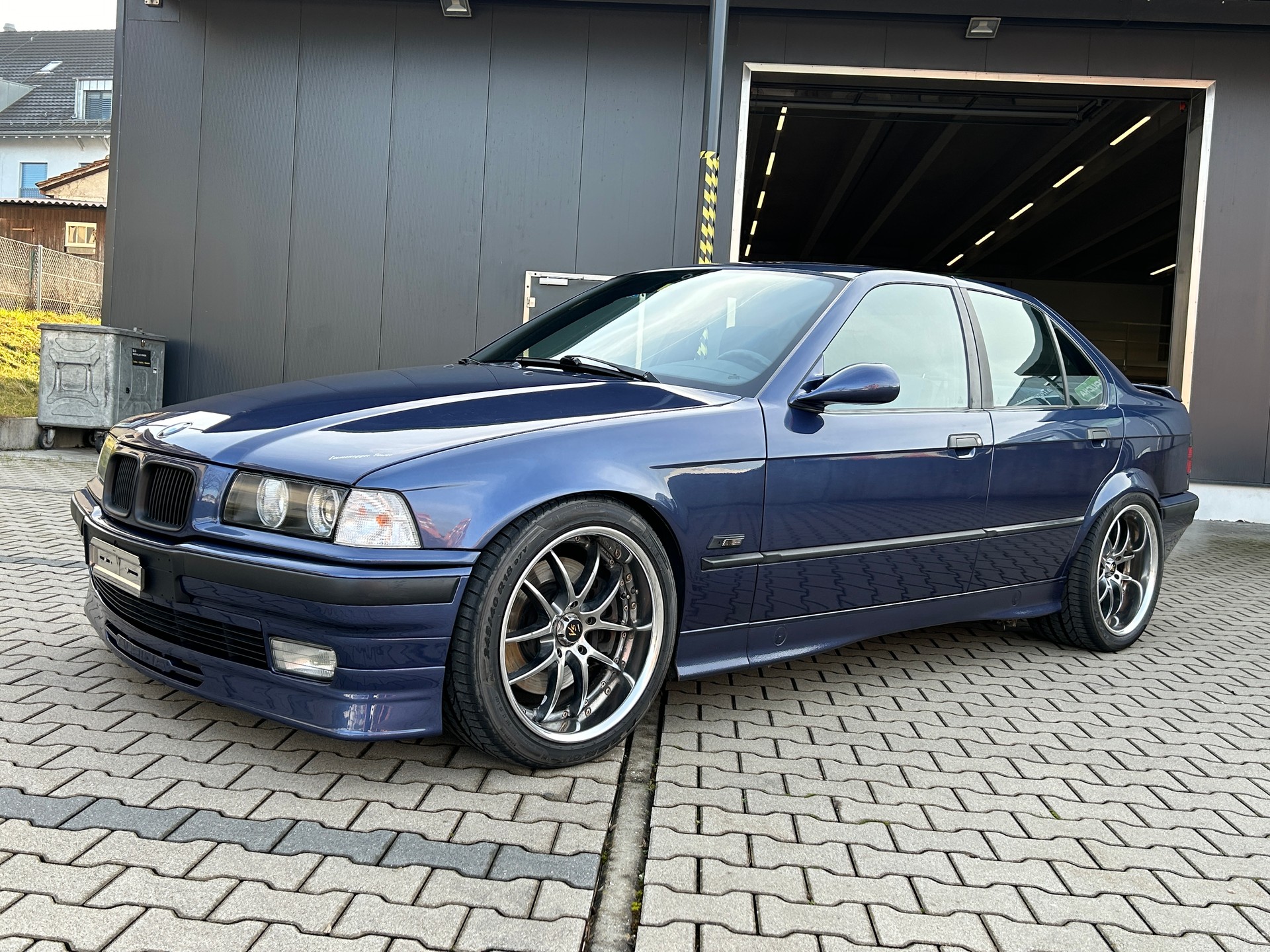 BMW-ALPINA B8 4.6 V8-showroom-element-2