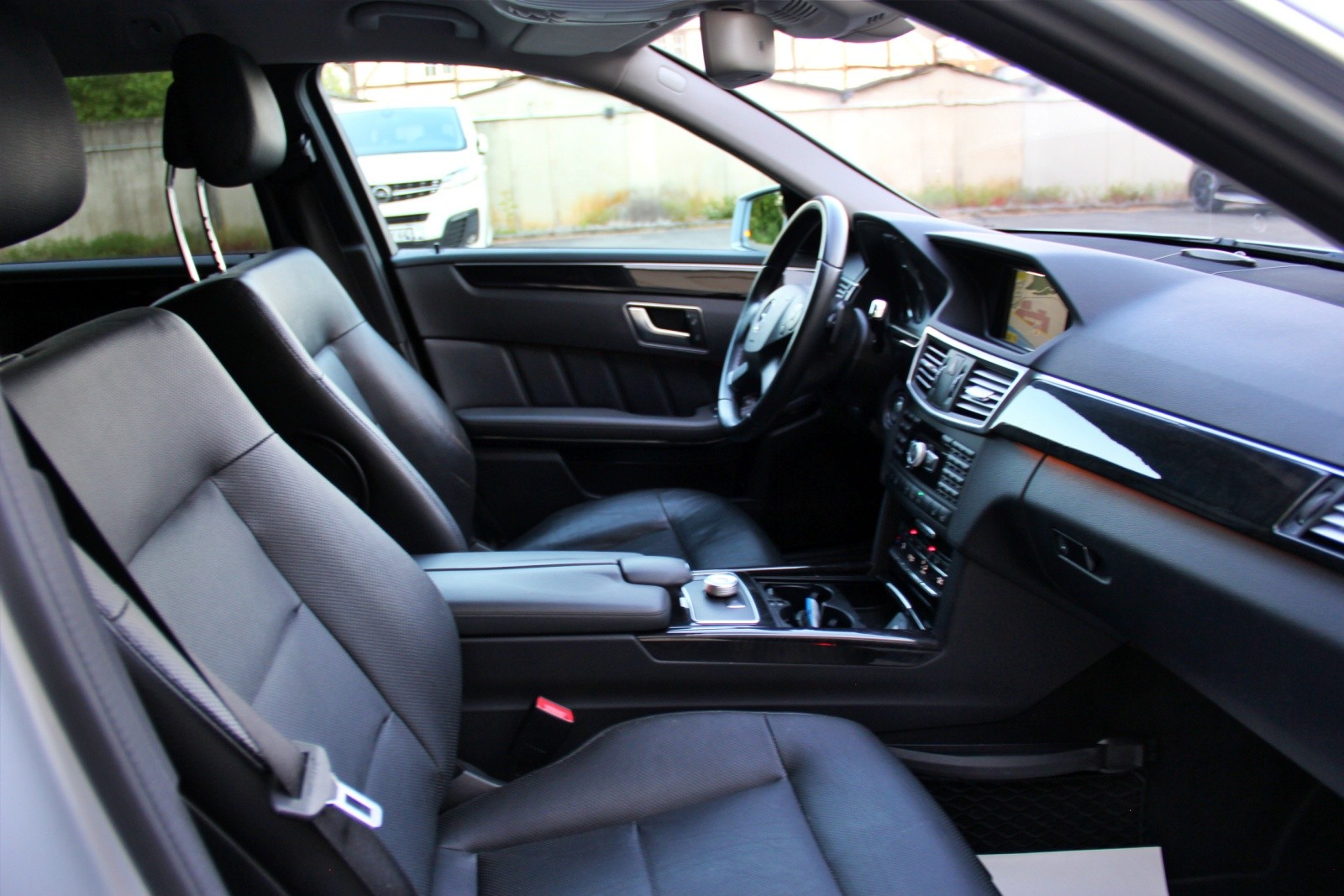 MERCEDES-BENZ E 250 CDI BlueEff. Avantgarde 4Matic 7G-Tronic-image-11