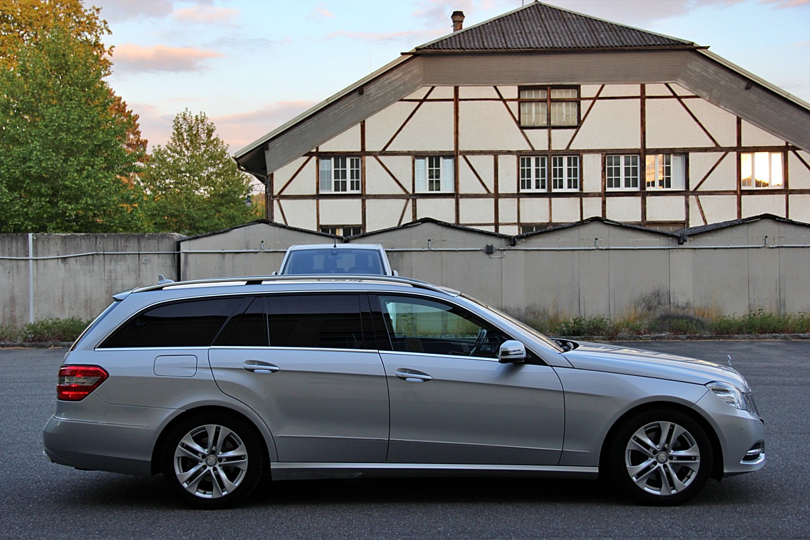 MERCEDES-BENZ E 250 CDI BlueEff. Avantgarde 4Matic 7G-Tronic-image-5