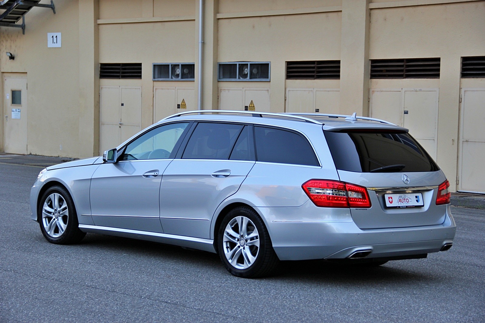 MERCEDES-BENZ E 250 CDI BlueEff. Avantgarde 4Matic 7G-Tronic-showroom-element-2