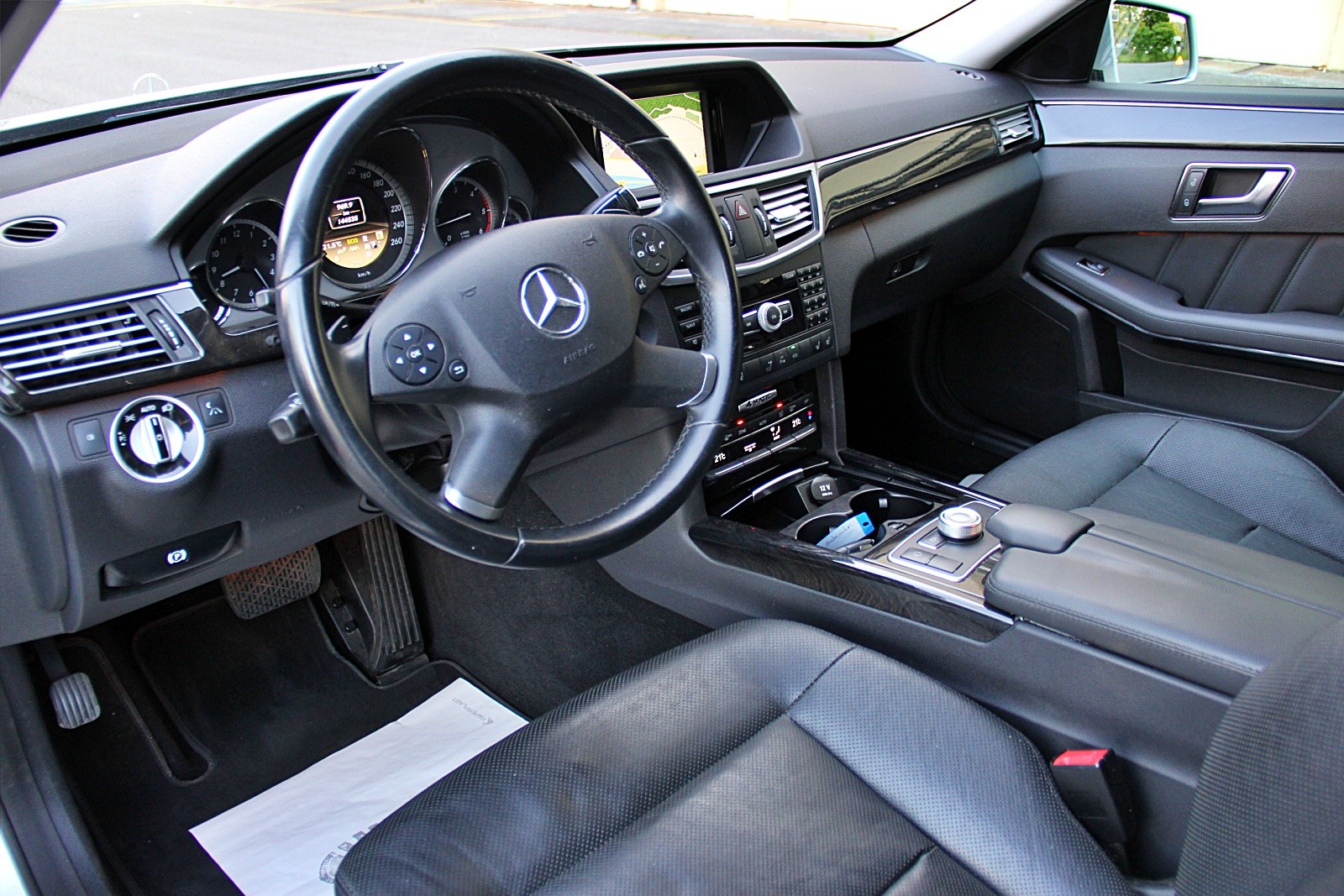 MERCEDES-BENZ E 250 CDI BlueEff. Avantgarde 4Matic 7G-Tronic-image-8
