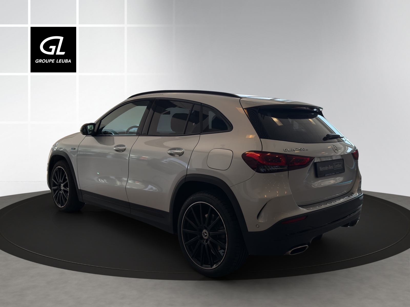 MERCEDES-BENZ GLA 250e AMG Line 8G-DCT-showroom-element-3