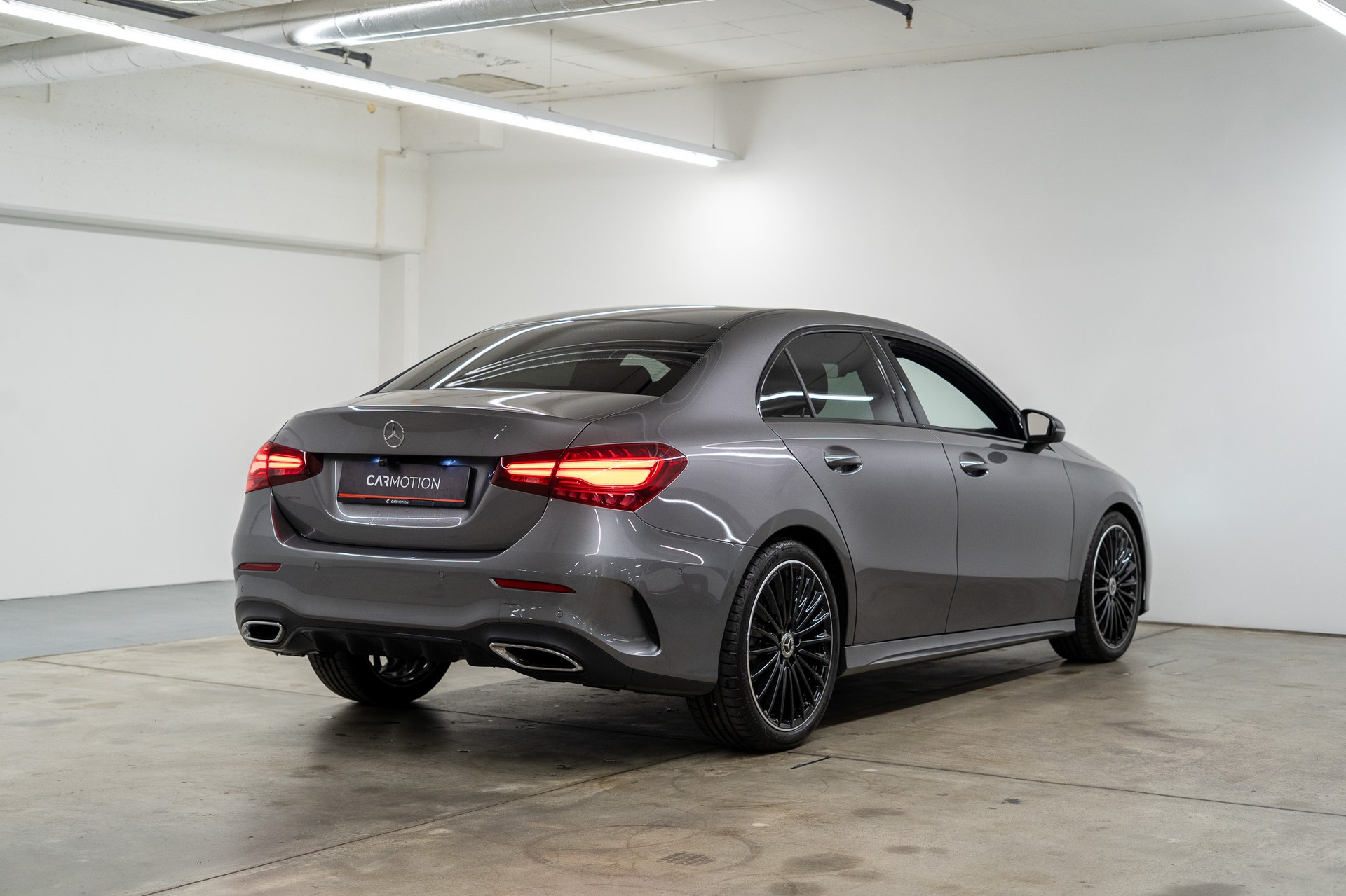 MERCEDES-BENZ A 200 AMG Line Limousine-showroom-element-3