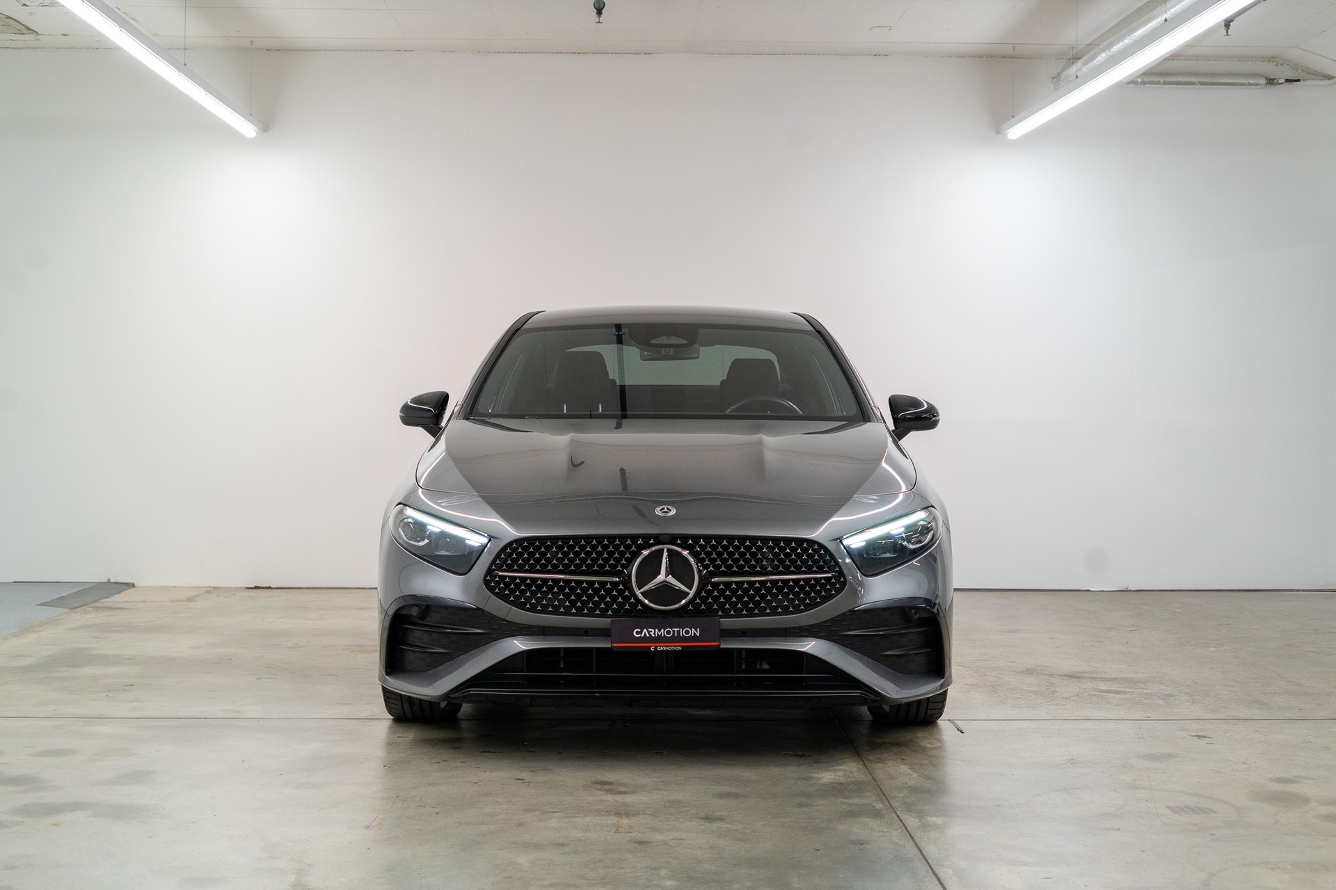 MERCEDES-BENZ A 200 AMG Line Limousine-showroom-element-1