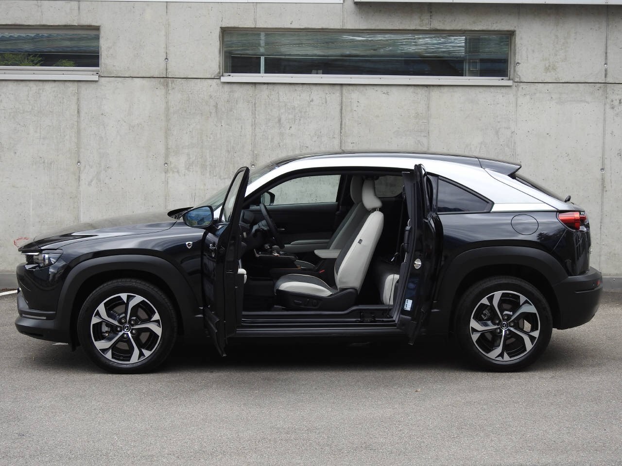 MAZDA MX-30 e-Skyactiv R-EV Advantage-image-11