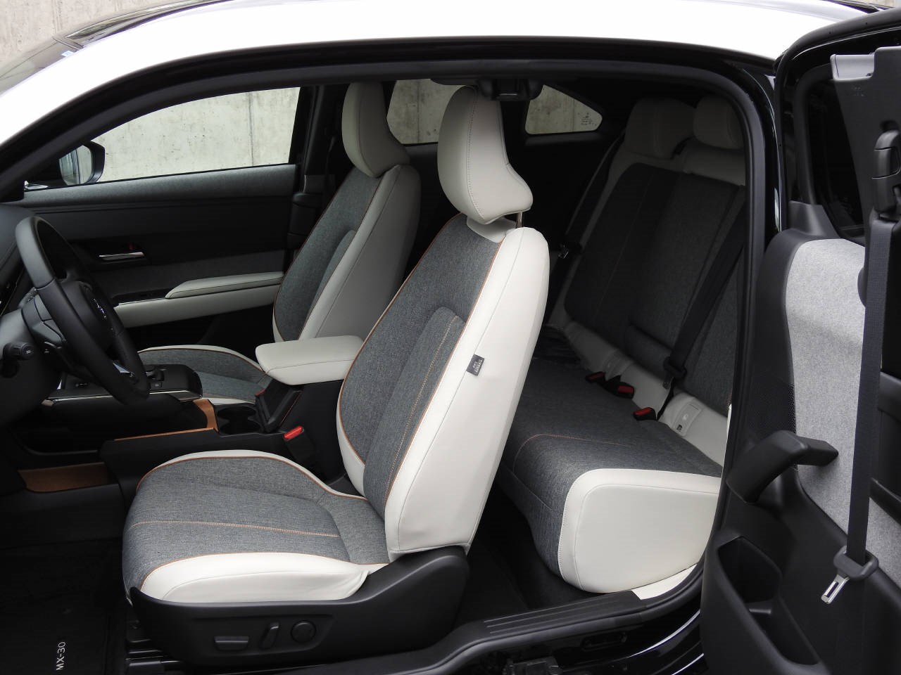 MAZDA MX-30 e-Skyactiv R-EV Advantage-image-12