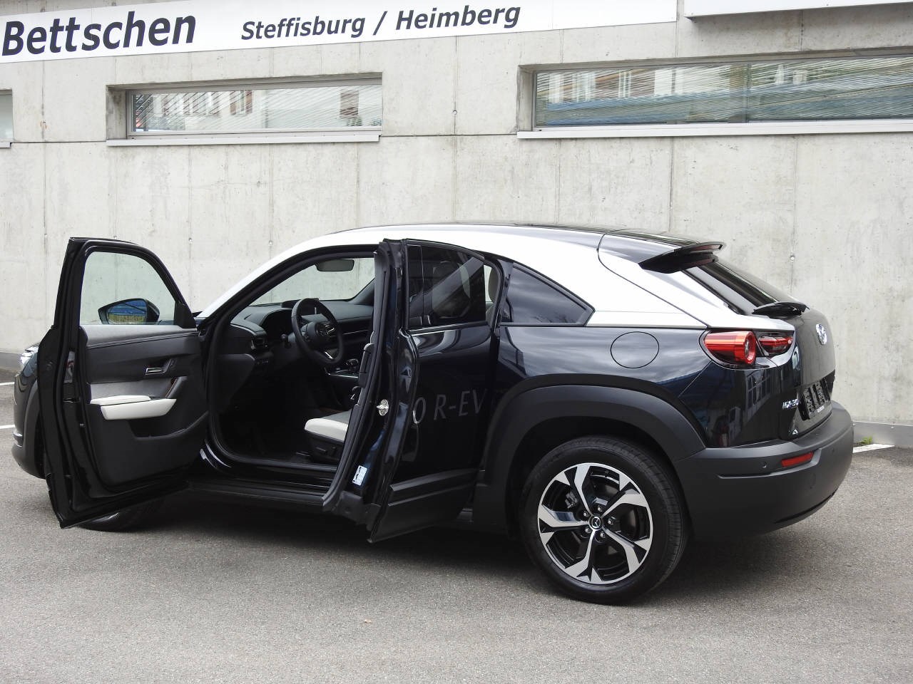 MAZDA MX-30 e-Skyactiv R-EV Advantage-image-14