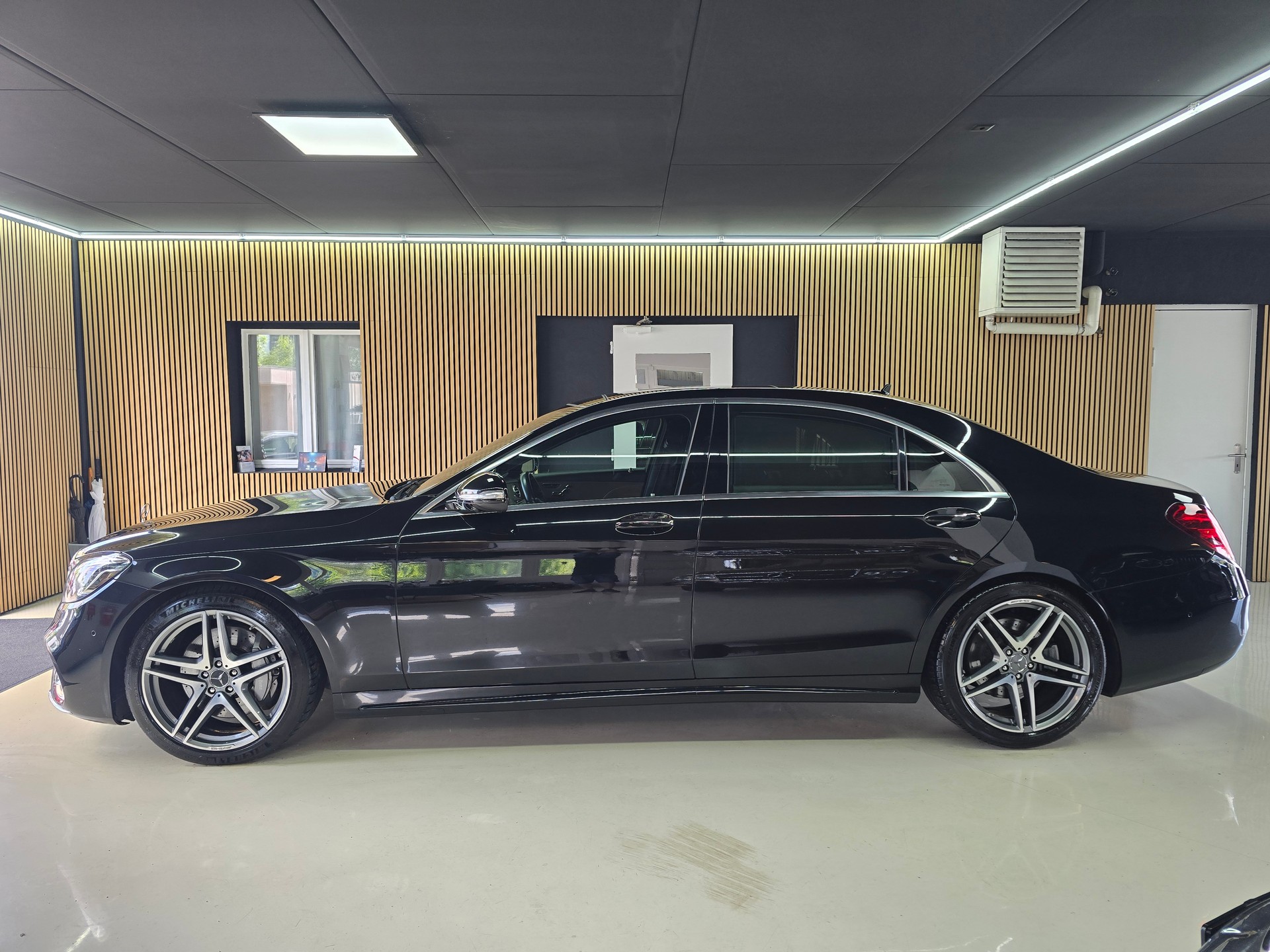 MERCEDES-BENZ S 400 d L 4Matic 9G-Tronic AMG Line-showroom-element-3