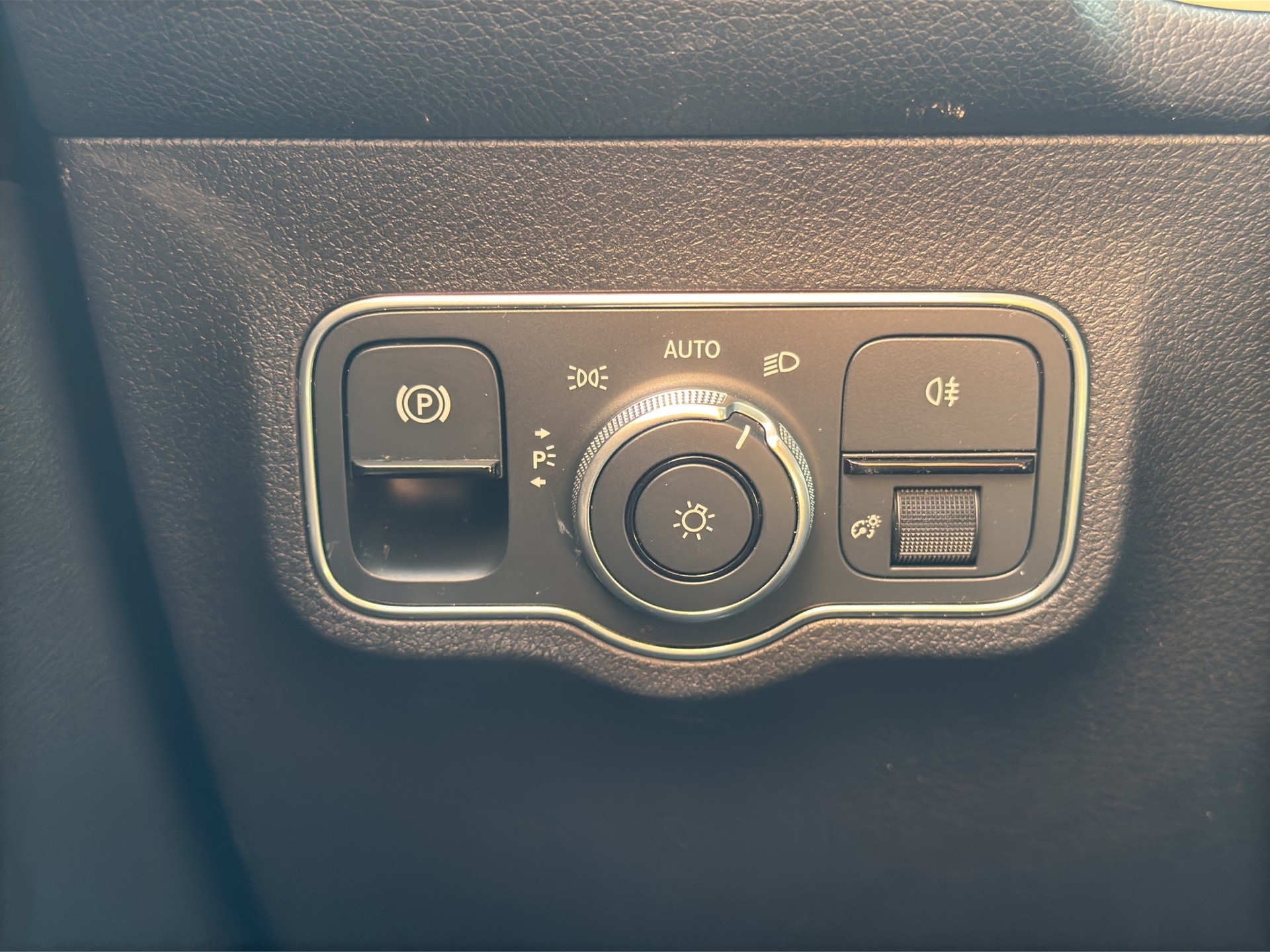 MERCEDES-BENZ GLB 200 4Matic Progressive 8G-Tronic-image-18
