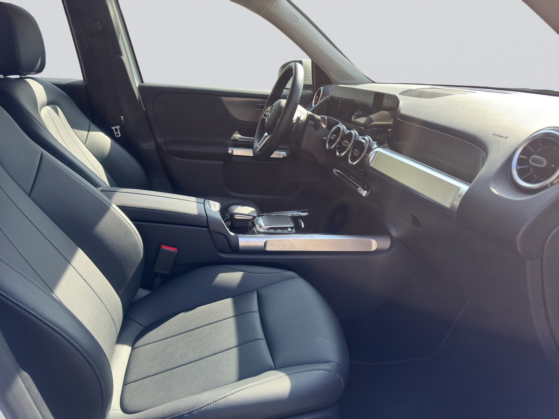 MERCEDES-BENZ GLB 200 4Matic Progressive 8G-Tronic-image-9