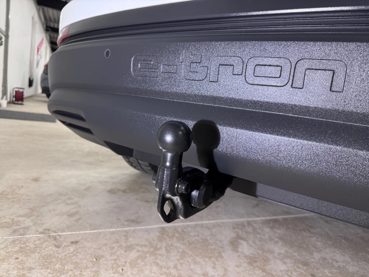 AUDI Q4 e-tron 45 quattro 82kWh 265PS // Anhängerkupplung Kaufen