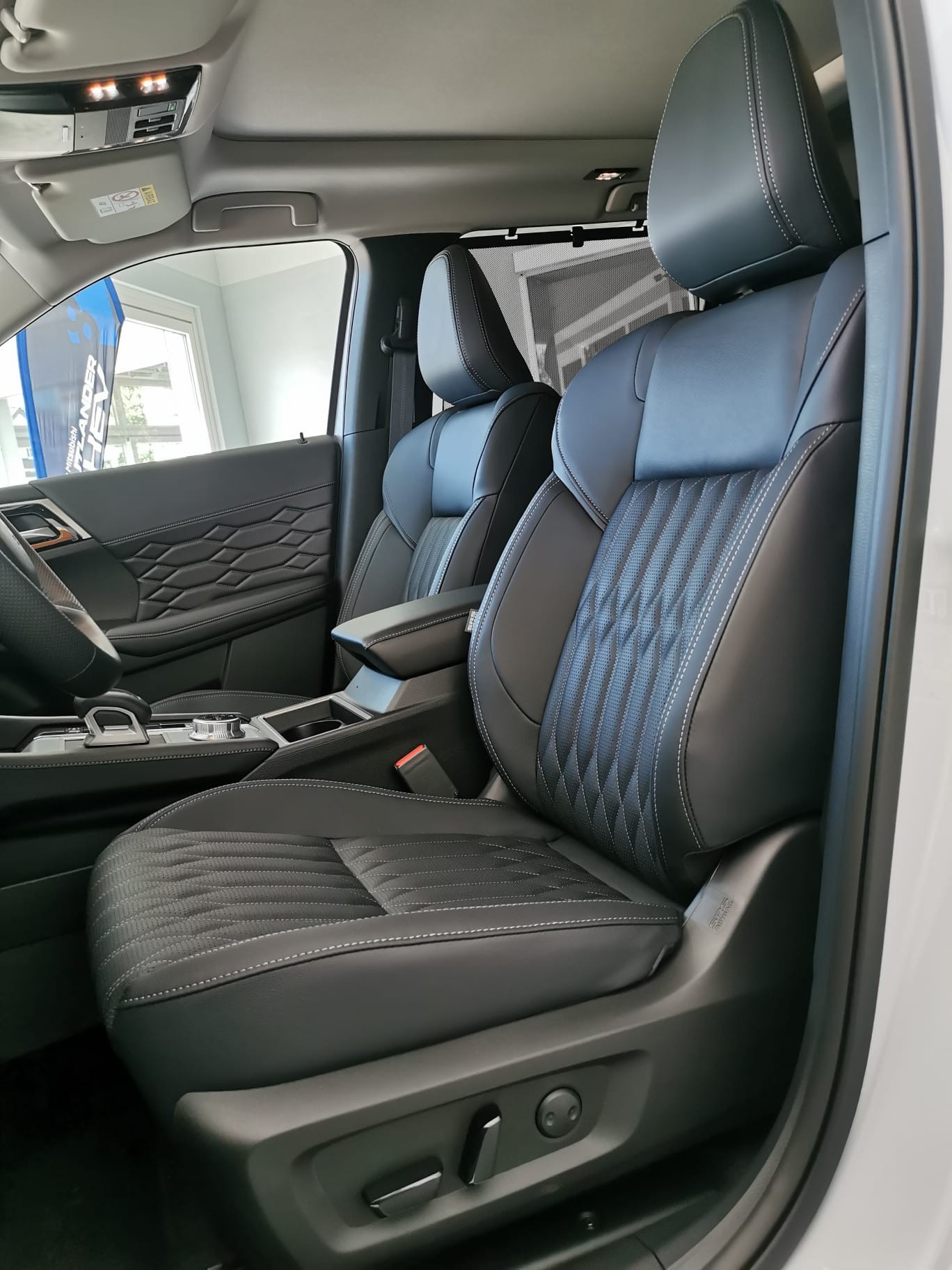 MITSUBISHI Outlander 2.4 PHEV Instyle 4WD Automatic-image-7