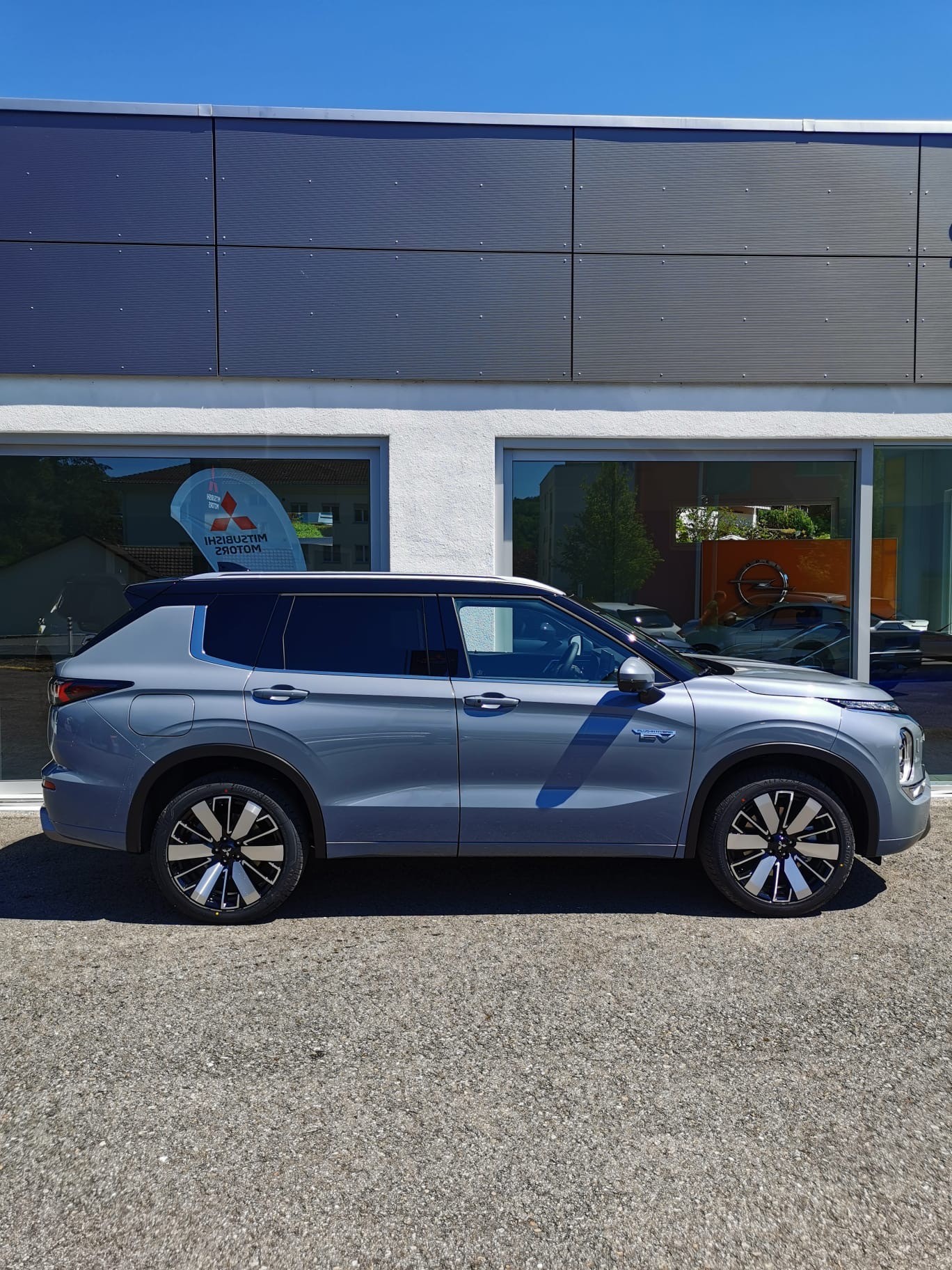MITSUBISHI Outlander 2.4 PHEV Instyle 4WD Automatic-image-2