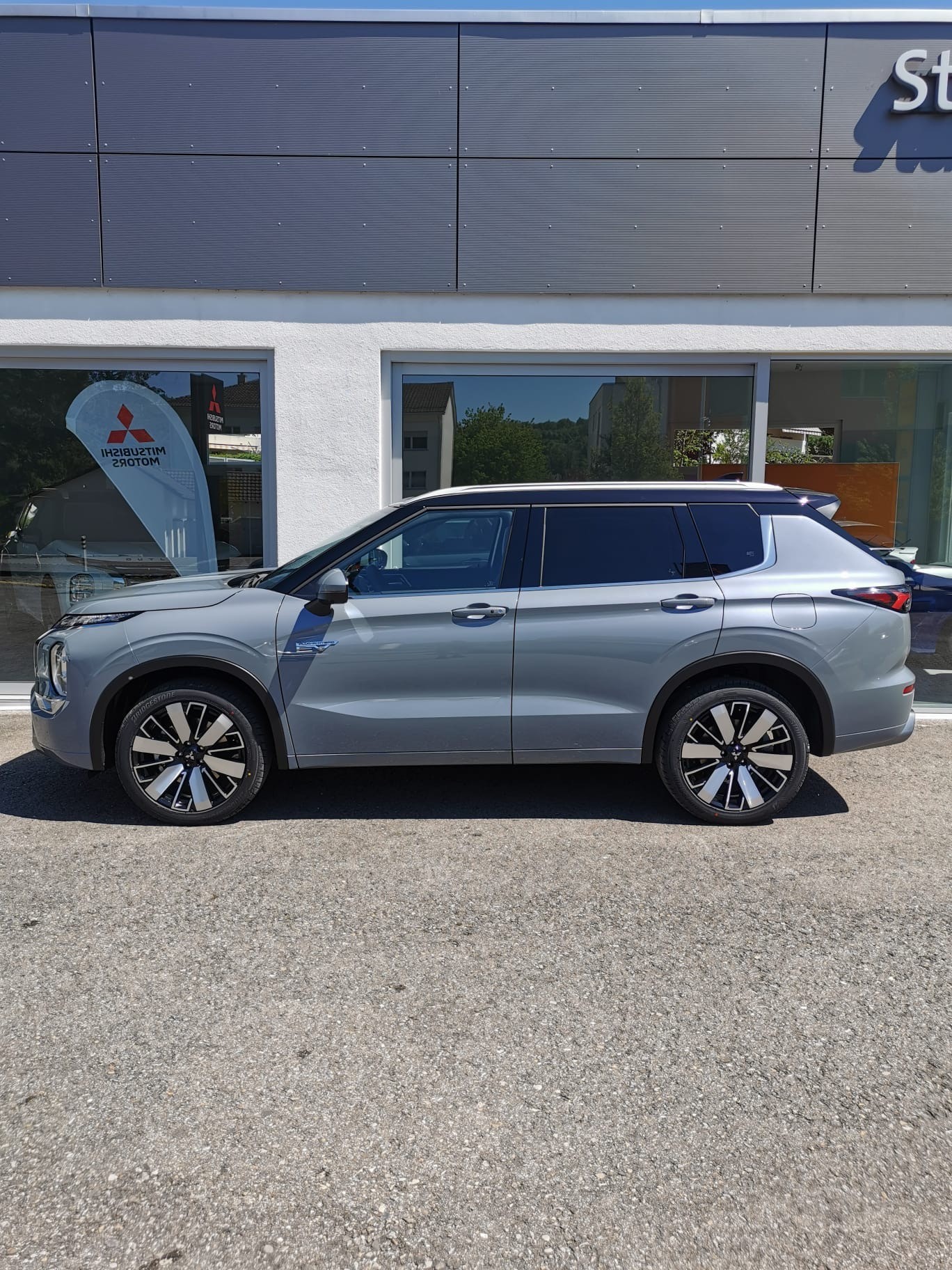 MITSUBISHI Outlander 2.4 PHEV Instyle 4WD Automatic-image-1