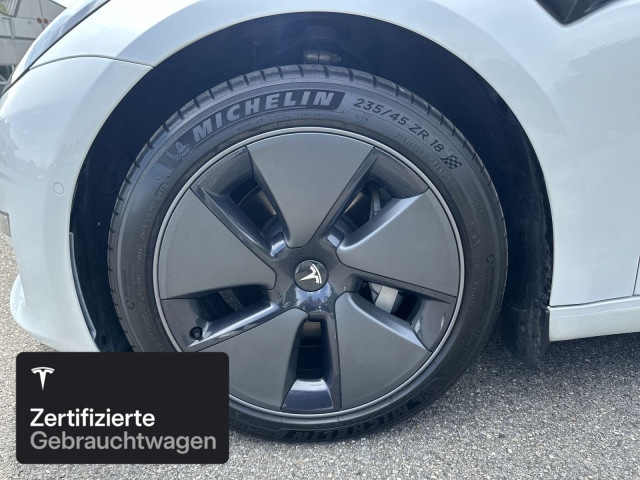 TESLA Model 3 Long Range AWD-showroom-element-3