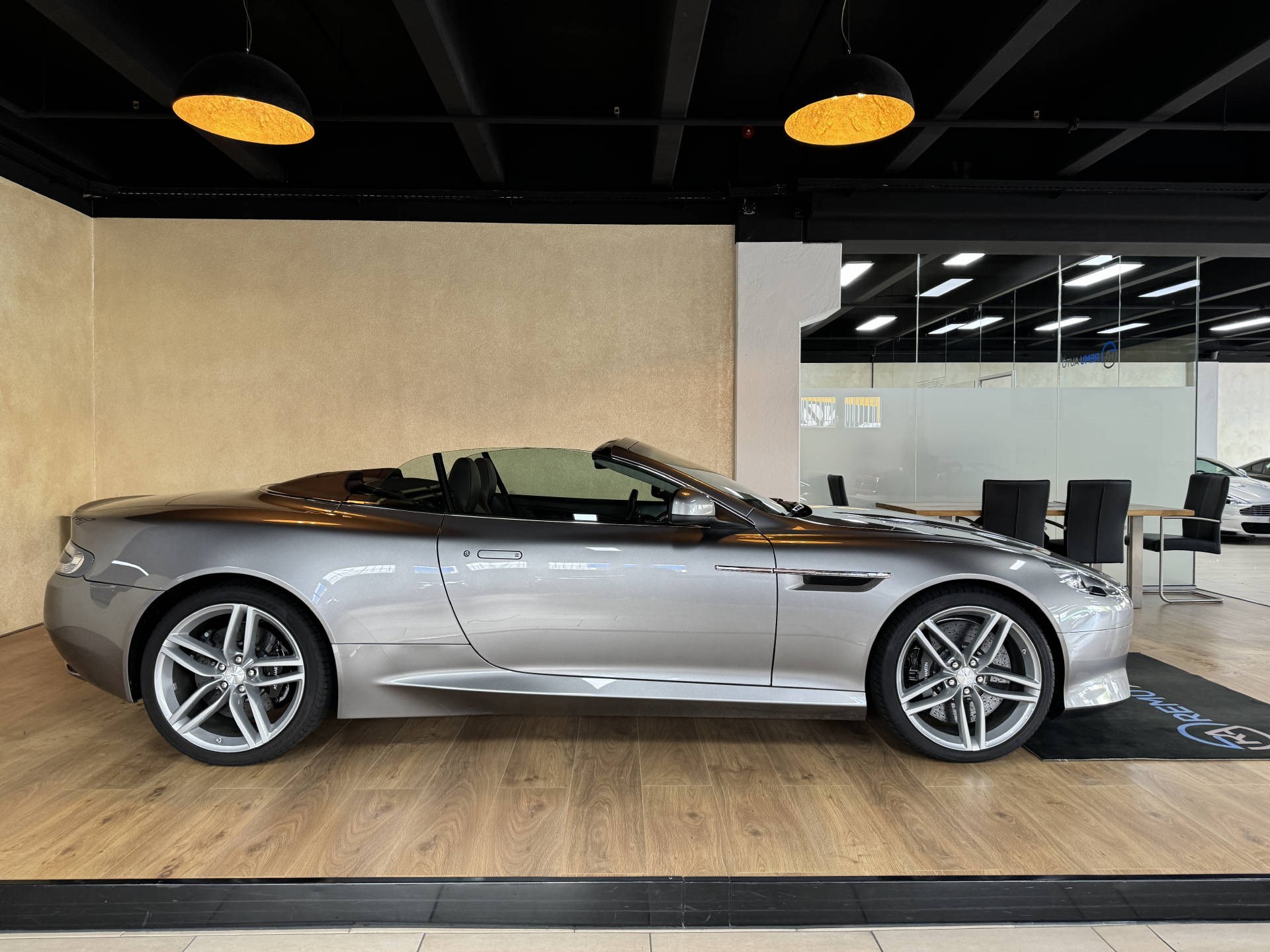 ASTON MARTIN Virage Volante 6.0 V12-showroom-element-3
