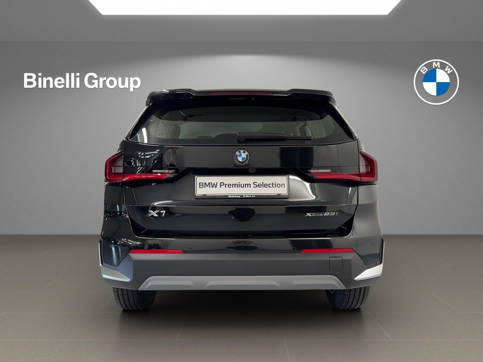 BMW X1 xDrive 23i 48V-showroom-element-3