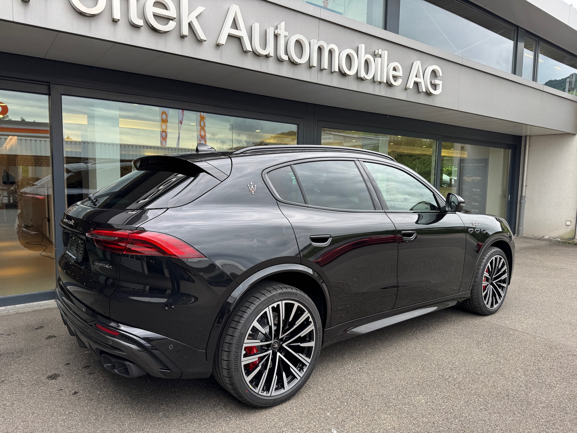 MASERATI Grecale 3.0 Trofeo-showroom-element-3