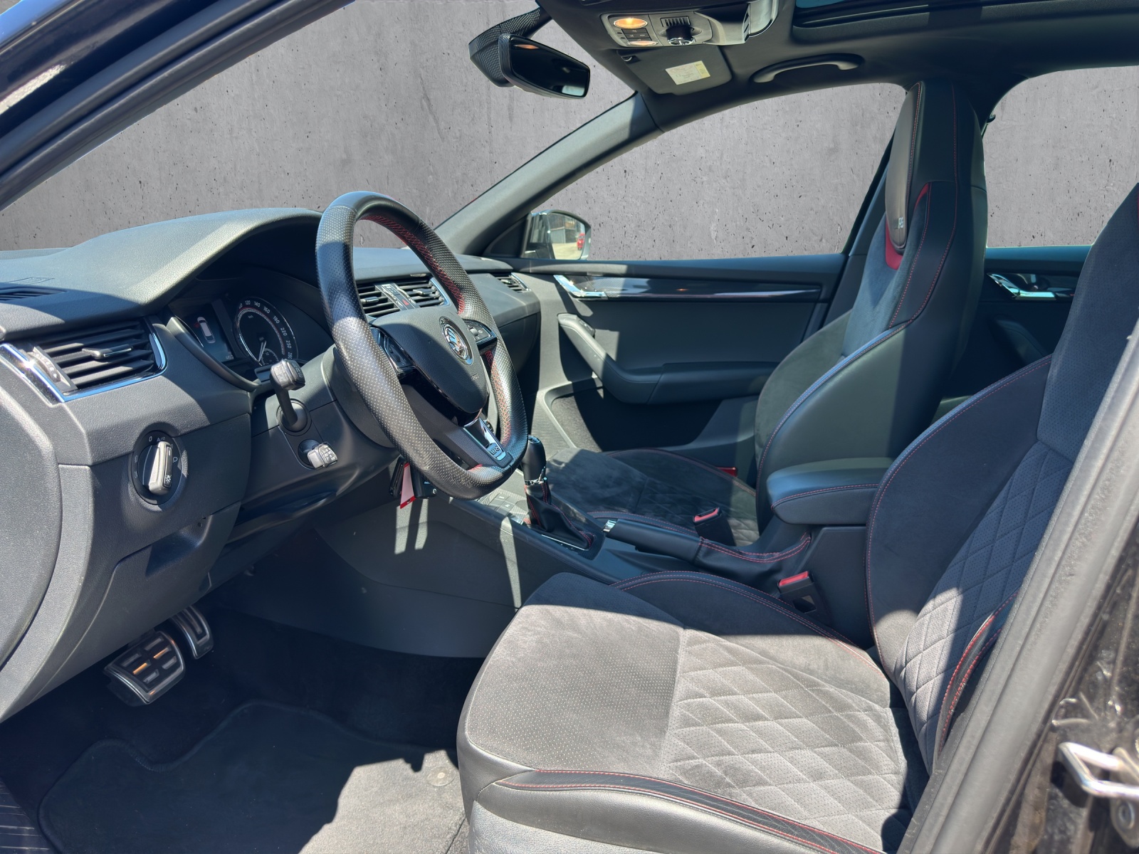 SKODA Octavia Combi 2.0 TSI RS DSG-image-8