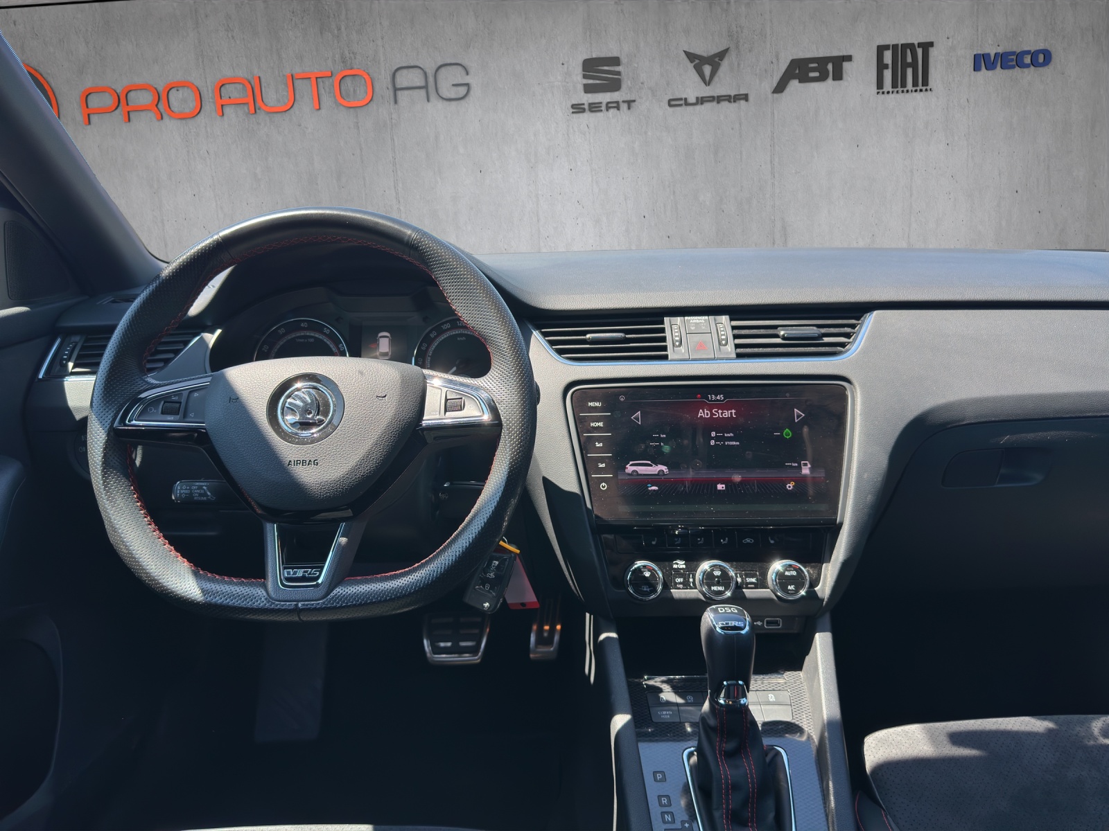 SKODA Octavia Combi 2.0 TSI RS DSG-image-9