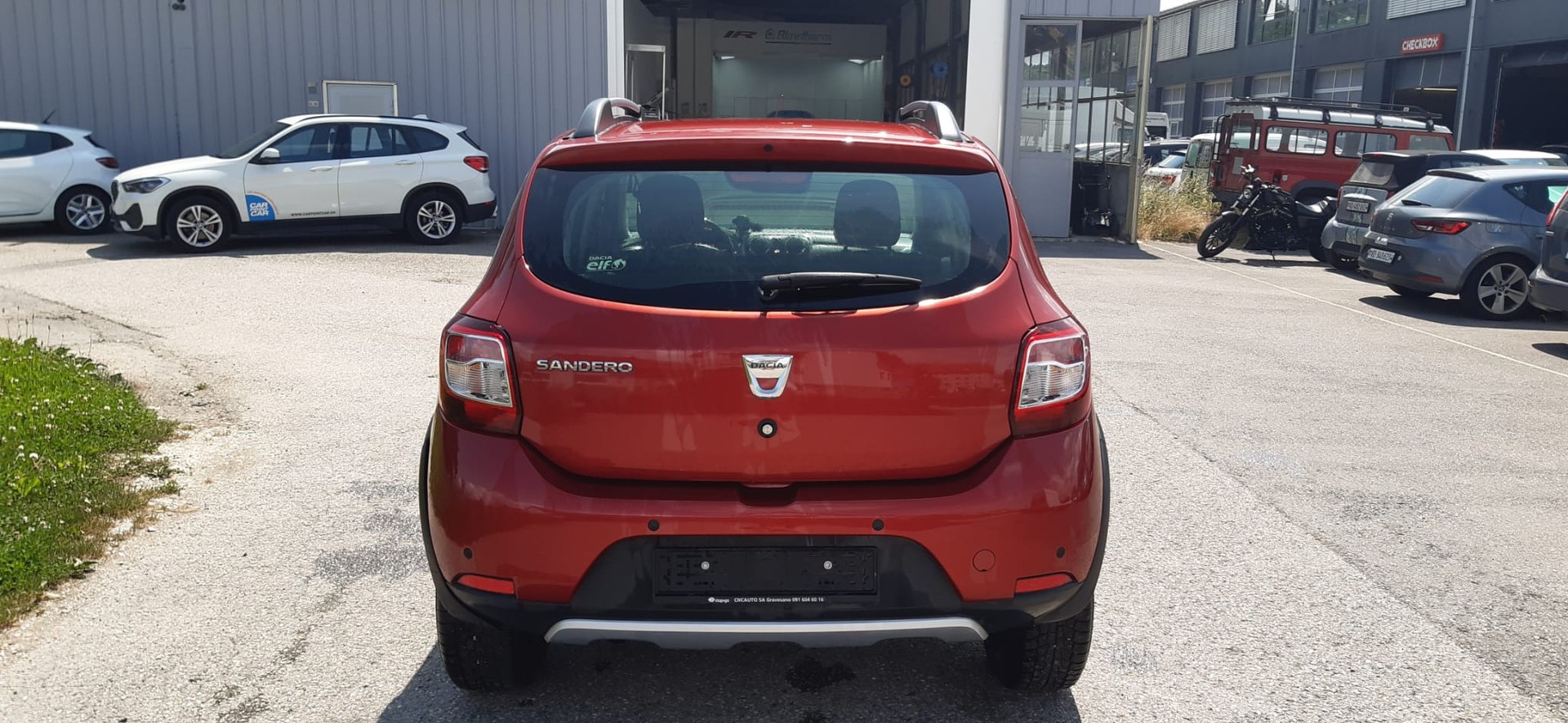 DACIA Sandero Tce 90 Celebration Automatic-showroom-element-3
