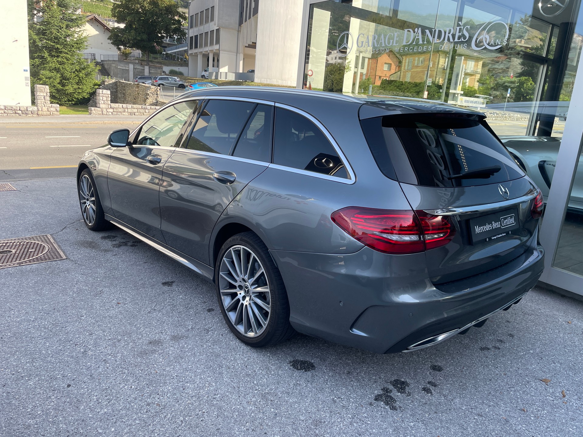 MERCEDES-BENZ C 220 d Swiss Star AMG Line 4Matic 9G-Tronic-showroom-element-2