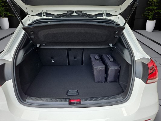 Image MERCEDES-BENZ A-250 A 250e AMG Line