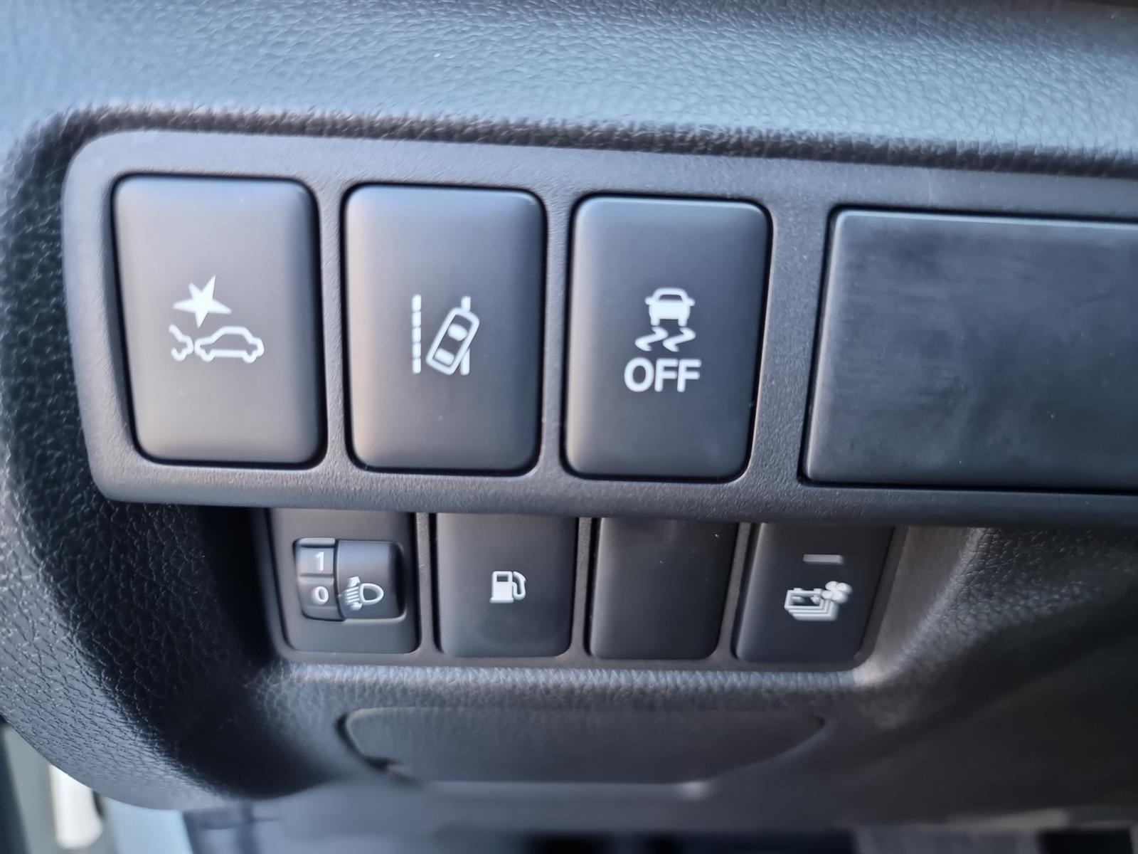MITSUBISHI Eclipse Cross 2.4 PHEV Inform 4x4-image-10