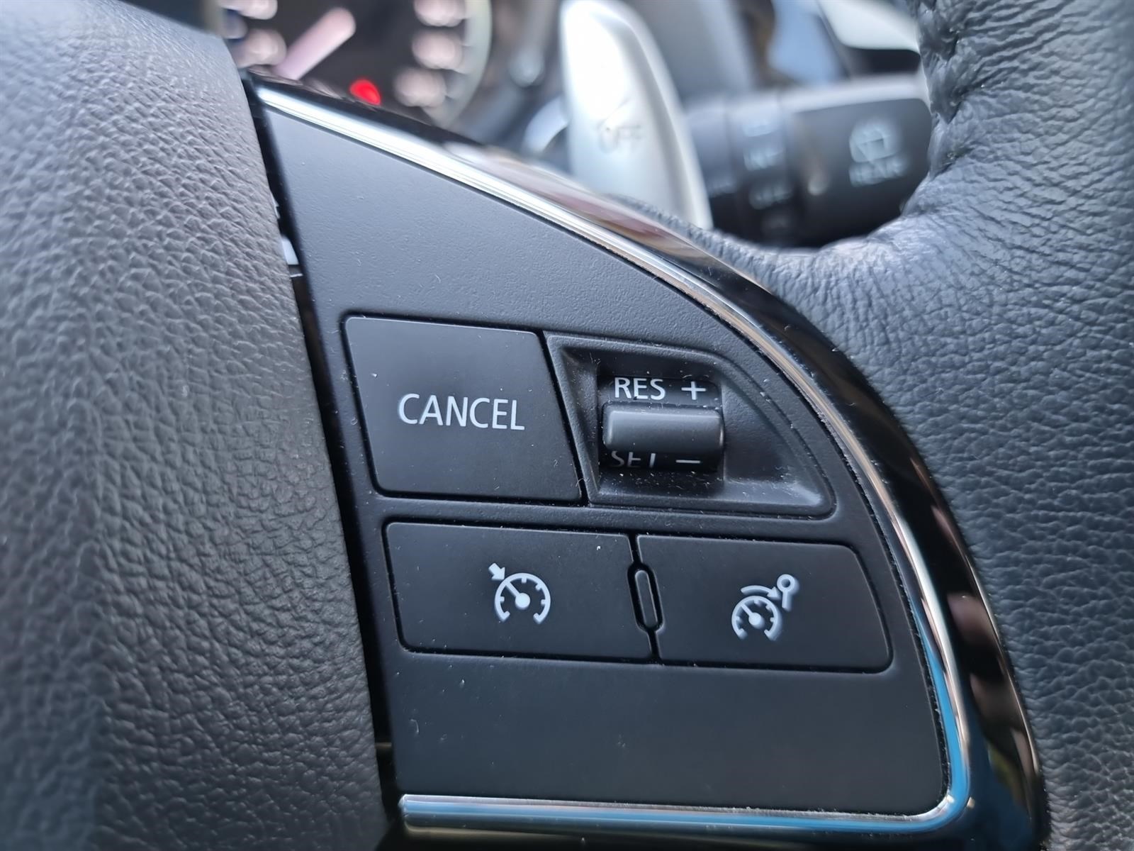 MITSUBISHI Eclipse Cross 2.4 PHEV Inform 4x4-image-9