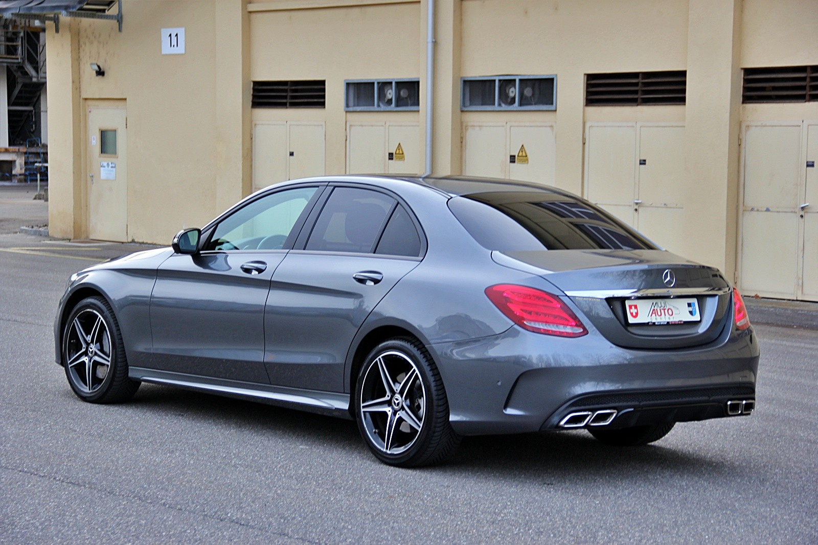 MERCEDES-BENZ C 250 BlueTEC AMG Line 4Matic 9G-Tronic-showroom-element-2