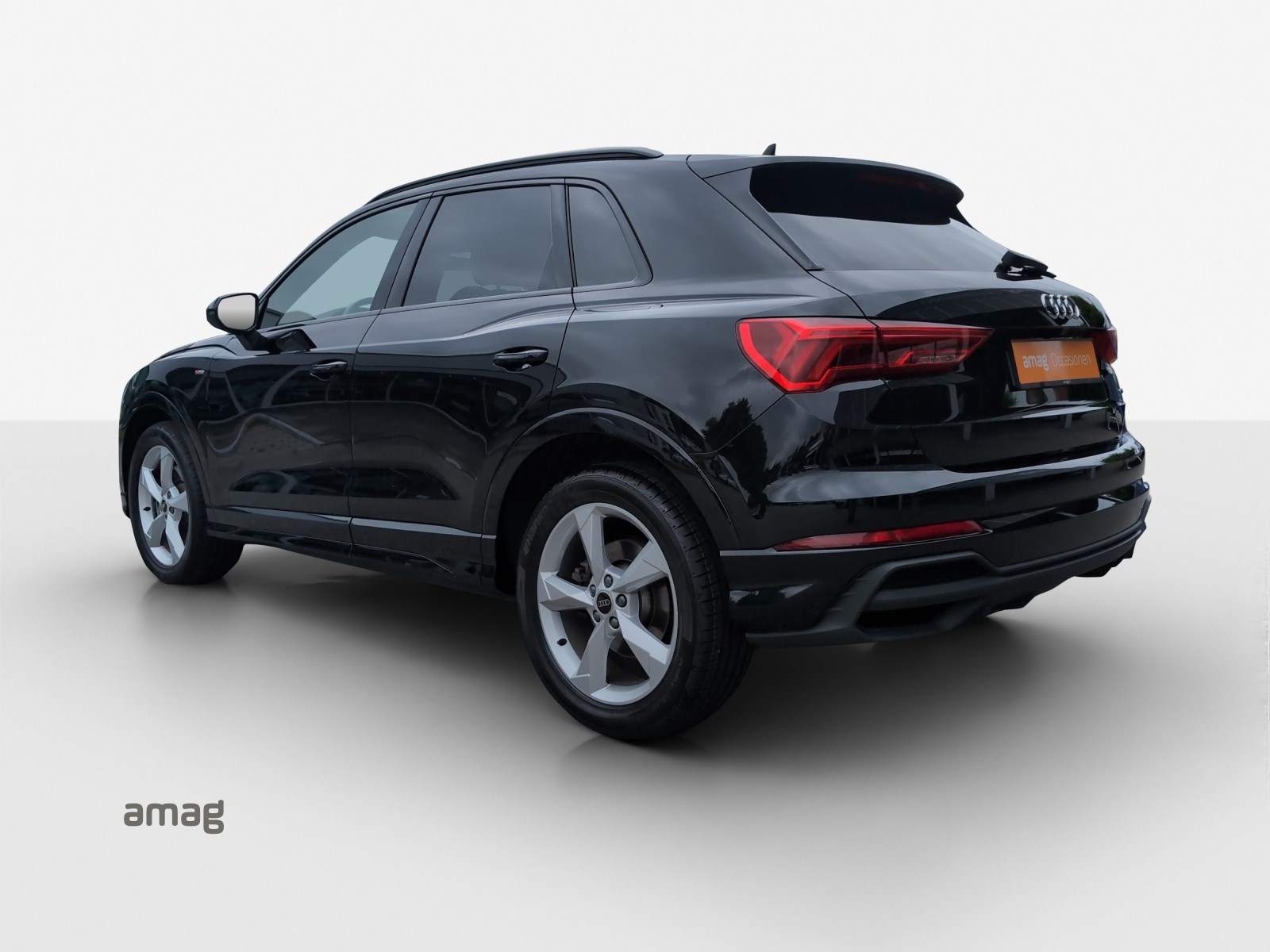 AUDI Q3 40 TDI S line quattro S-tronic-showroom-element-2