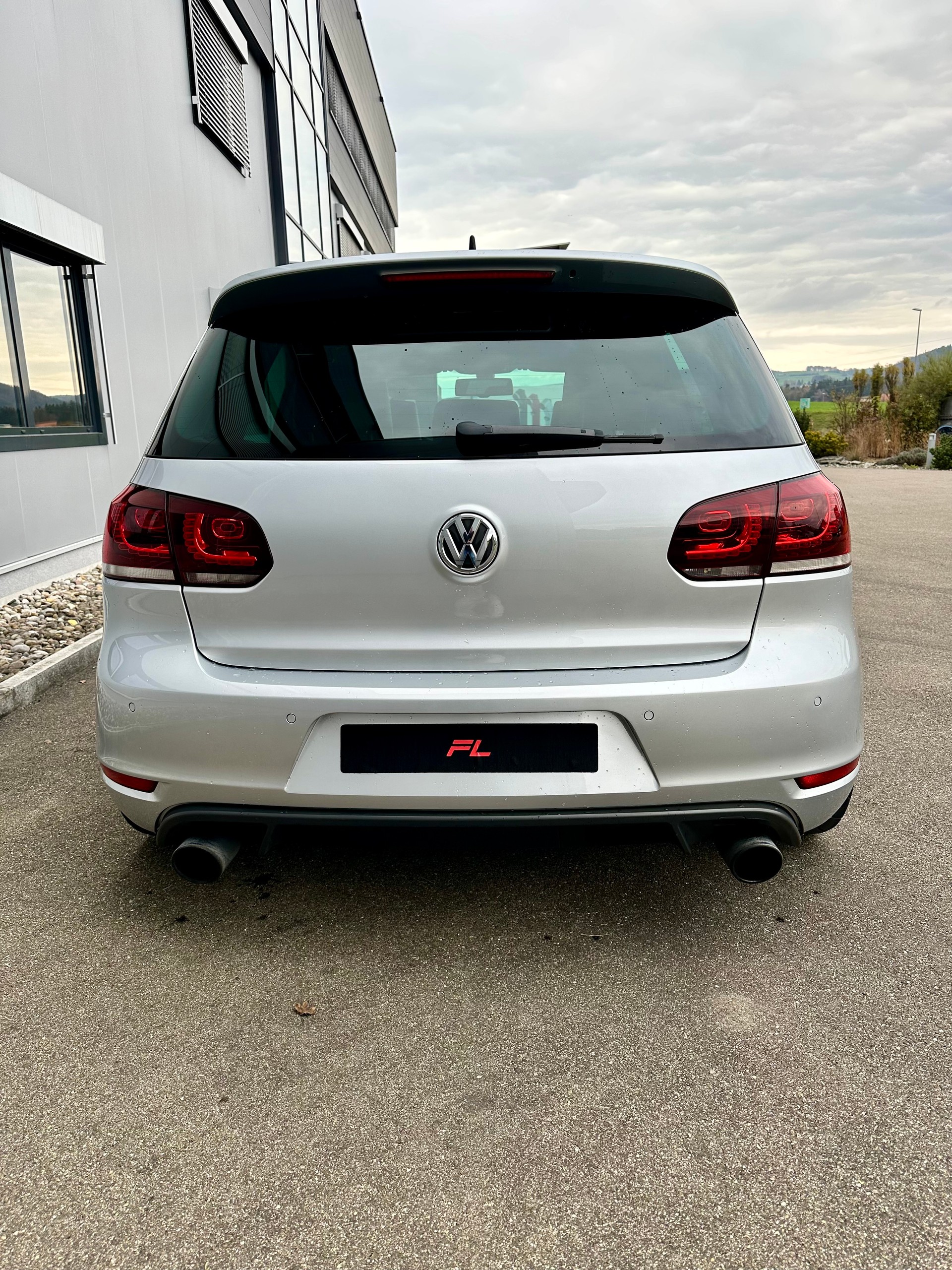 VW Golf 2.0 TSI GTI Edition 35 O.C.T-image-4