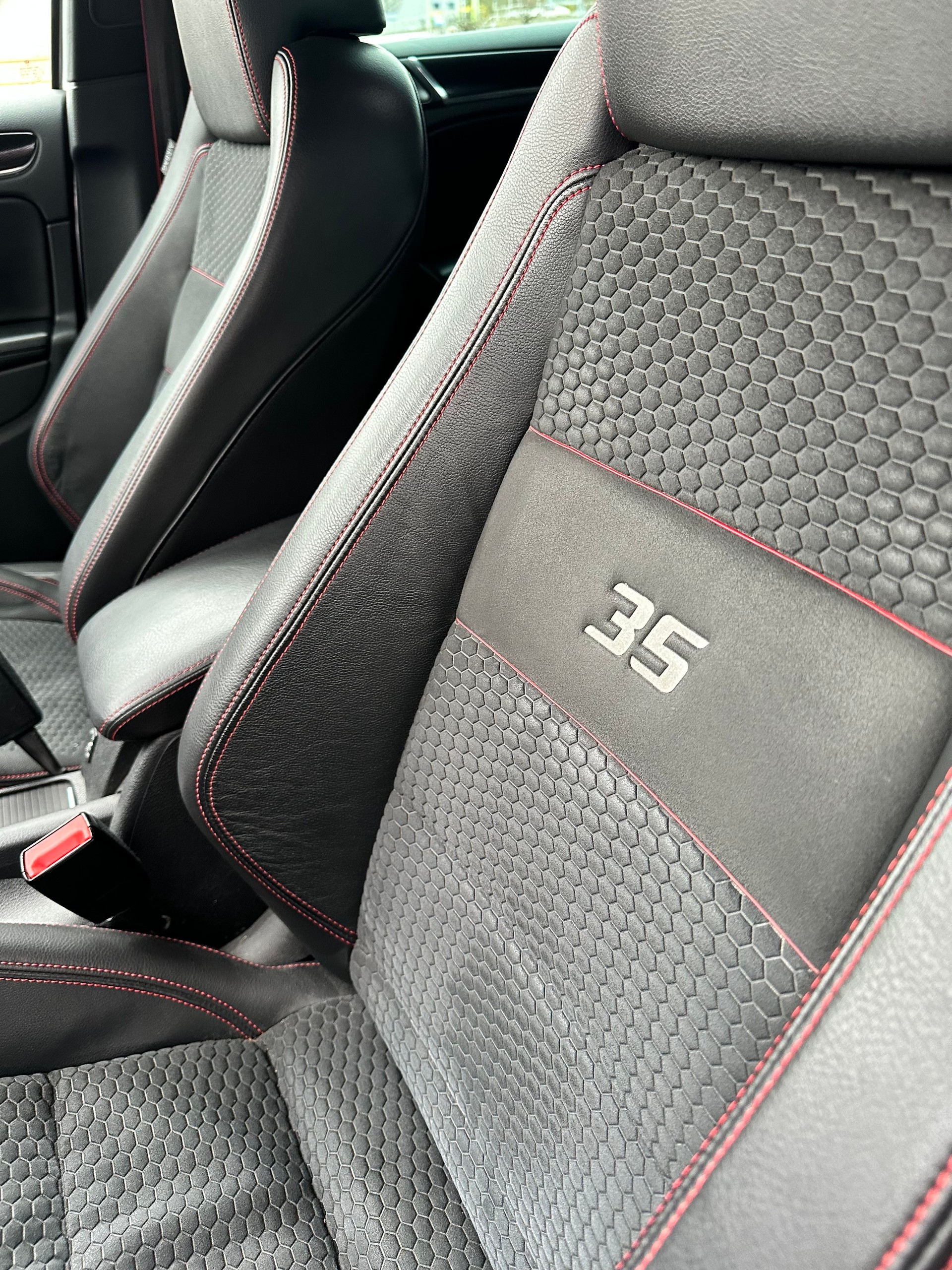 VW Golf 2.0 TSI GTI Edition 35 O.C.T-image-7