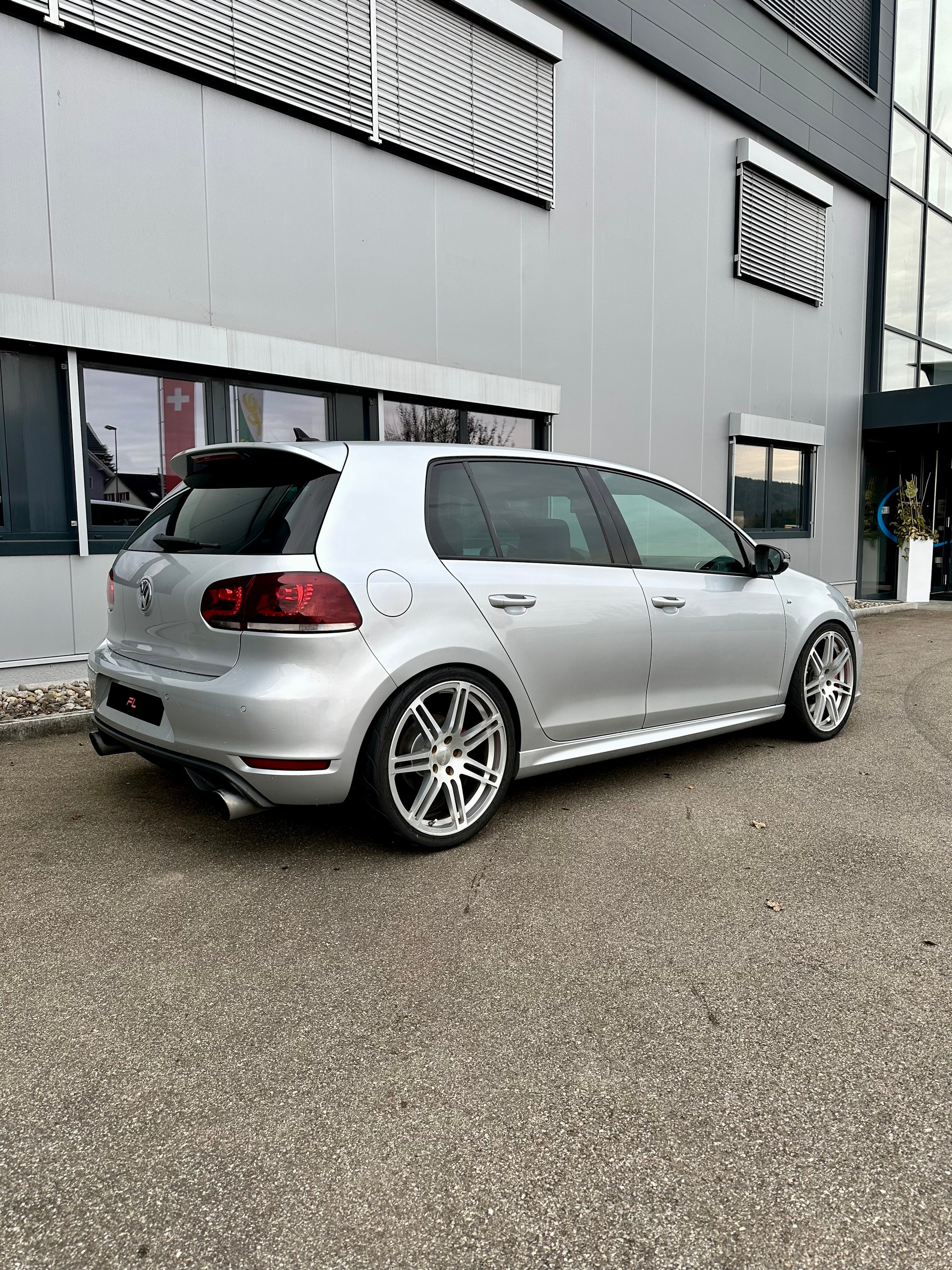 VW Golf 2.0 TSI GTI Edition 35 O.C.T-image-3