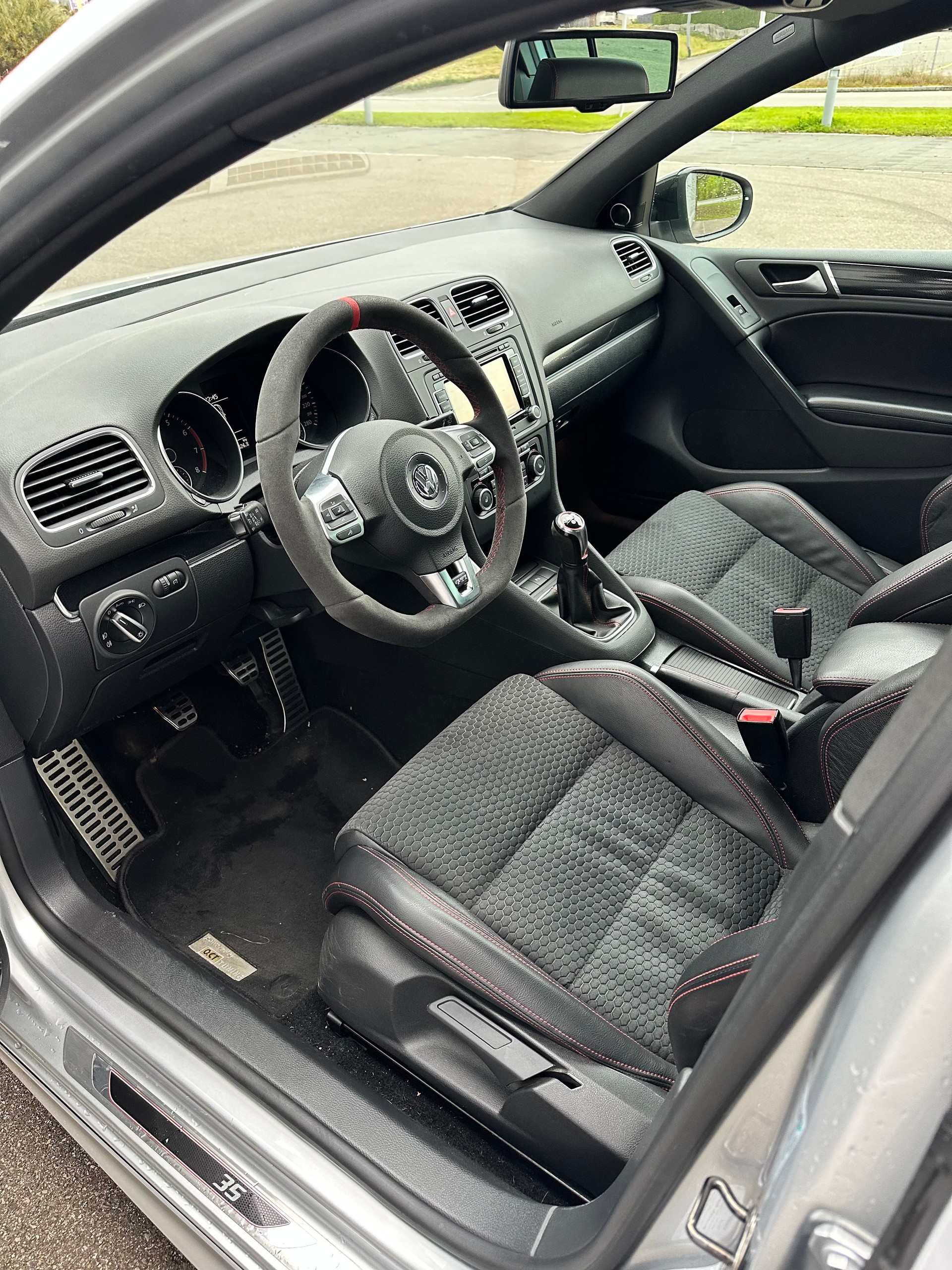 VW Golf 2.0 TSI GTI Edition 35 O.C.T-image-5