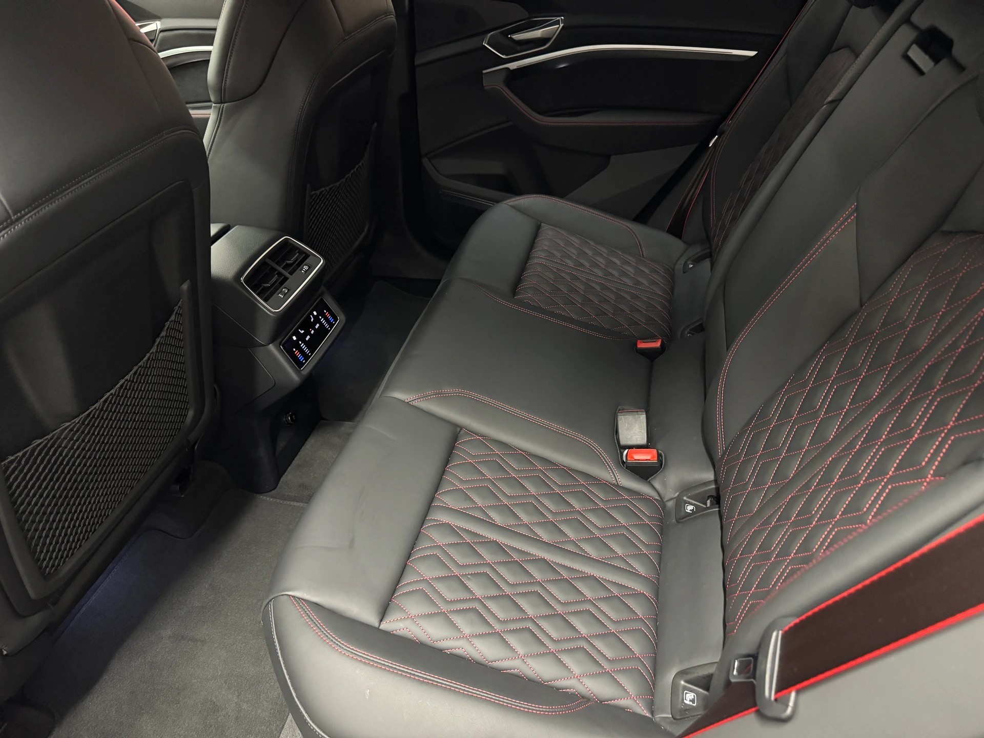 AUDI Q8 Sportback 50 e-tron Black Edition quattro ((340PS)) *Np.111'220.-* CH Auslieferung-image-11