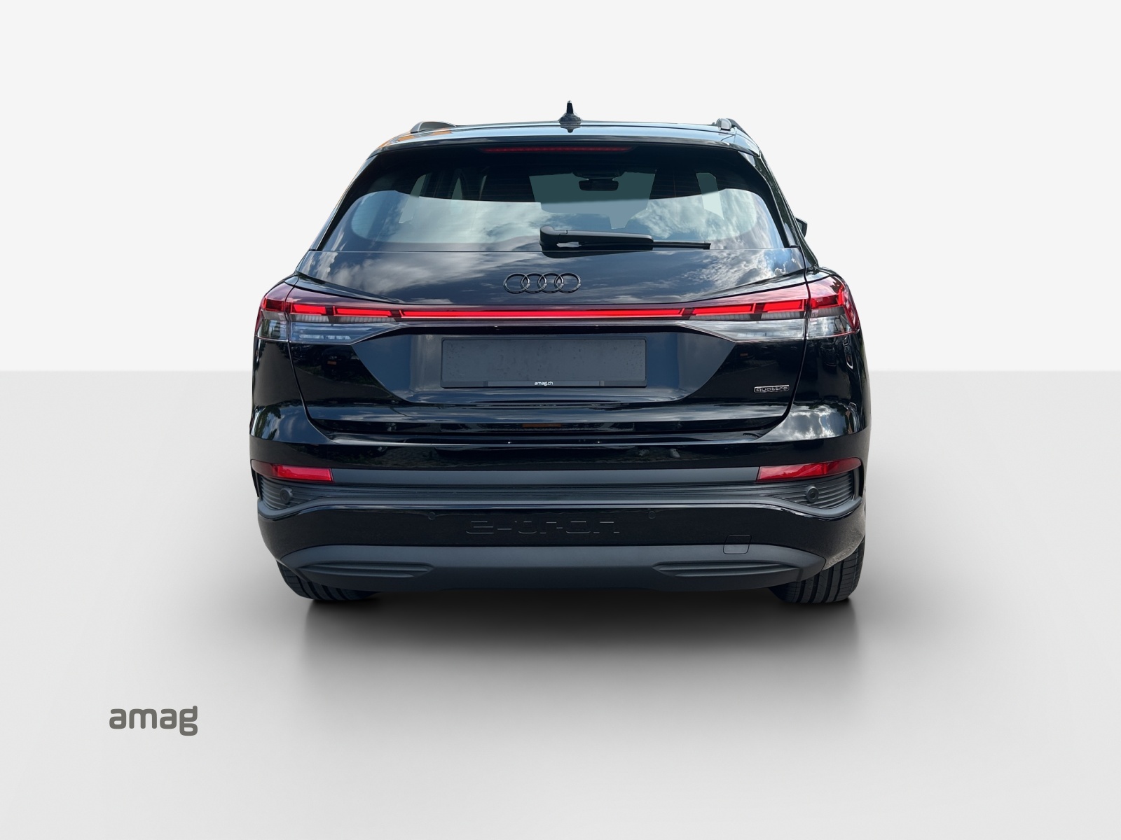AUDI Q4 e-tron 45 quattro-showroom-element-3
